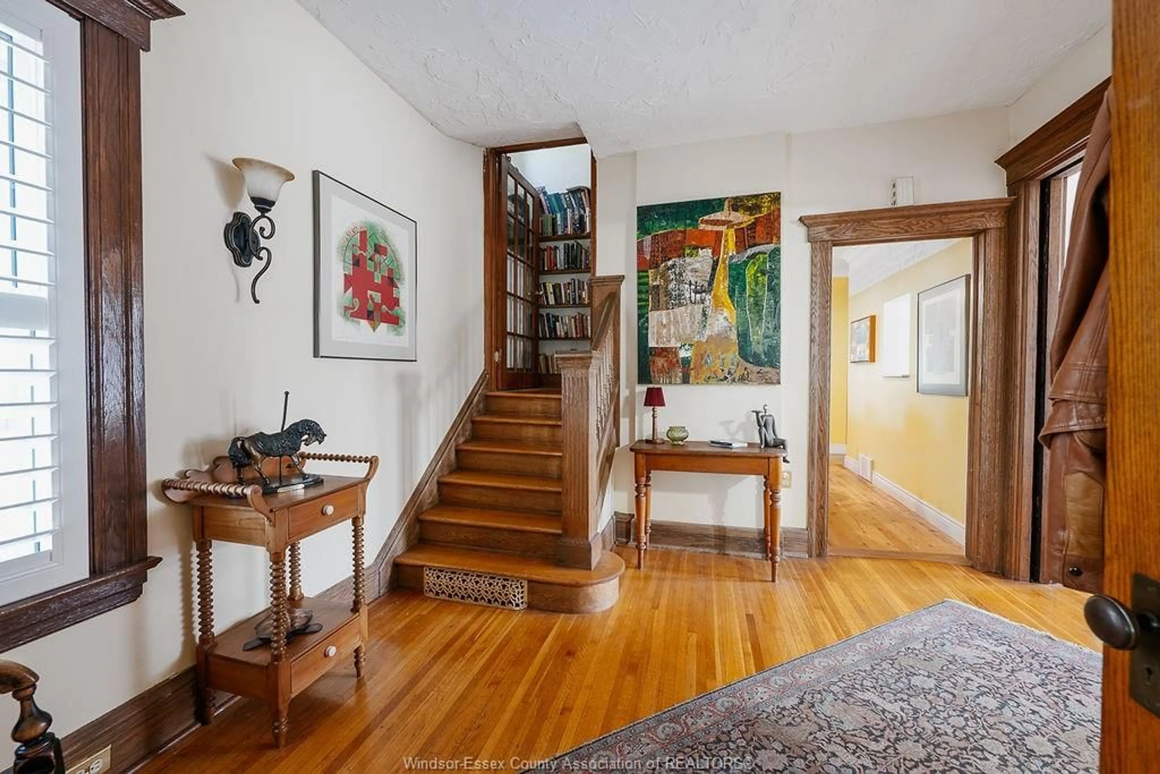 Indoor foyer for 819 Windermere, Windsor Ontario N8Y 3E3