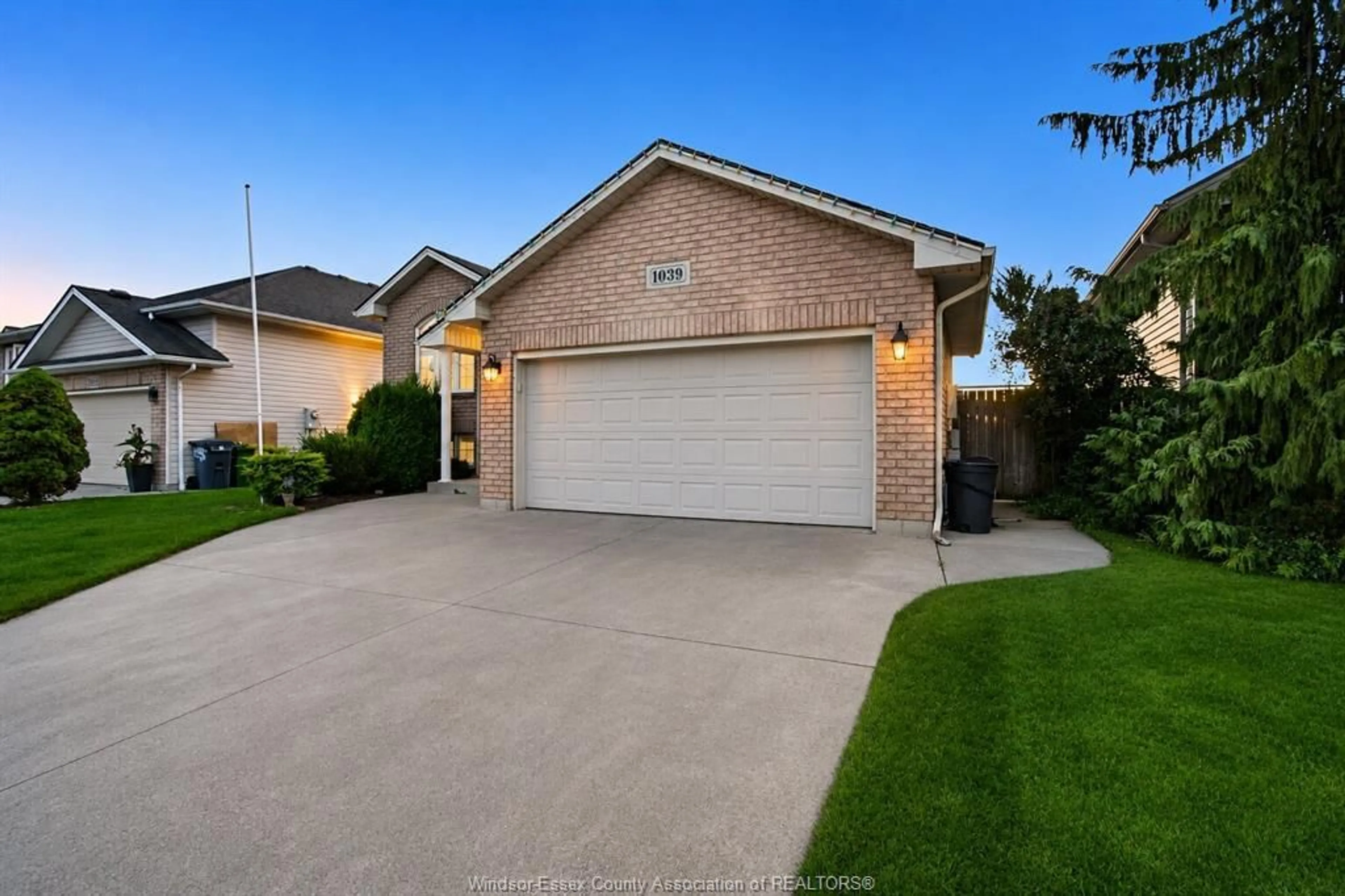 Unknown for 1039 CLOVER, Windsor Ontario N8P 1V8
