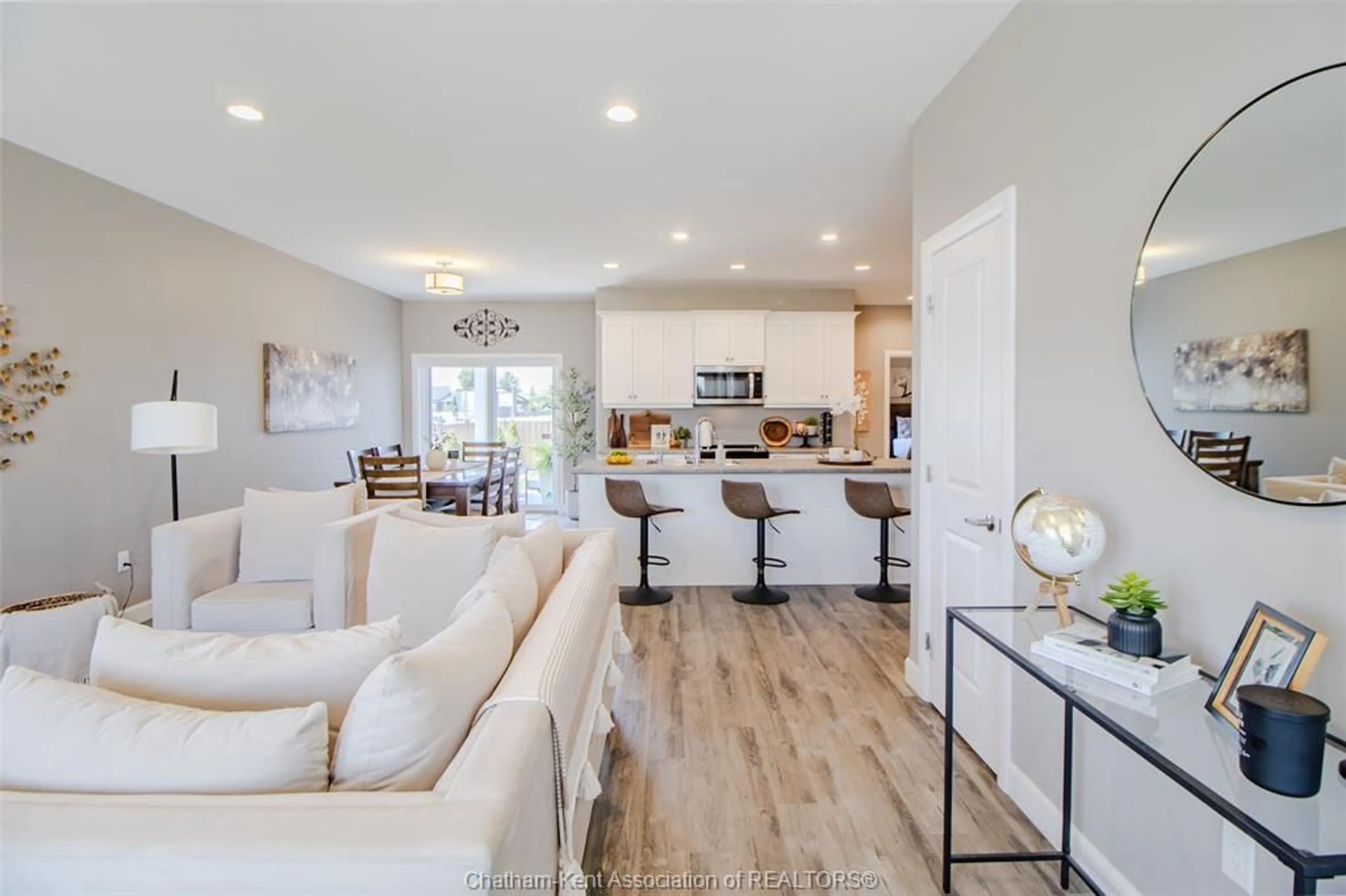 Open concept kitchen, unknown for 124 Grassland Grove, Chatham Ontario N7M 0T2