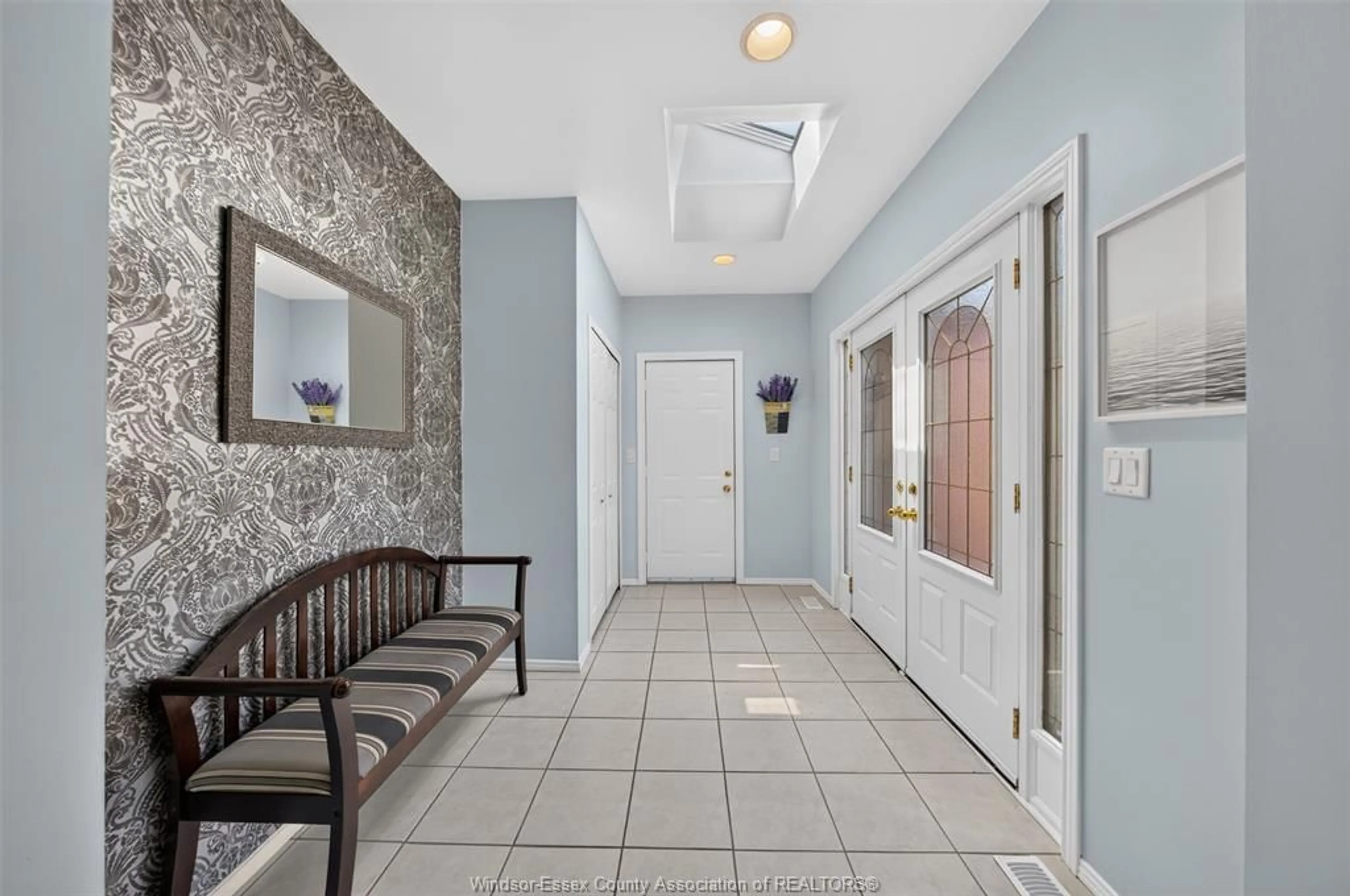 Indoor entryway for 5 WHITEWOOD, Cottam Ontario N0R 1B0
