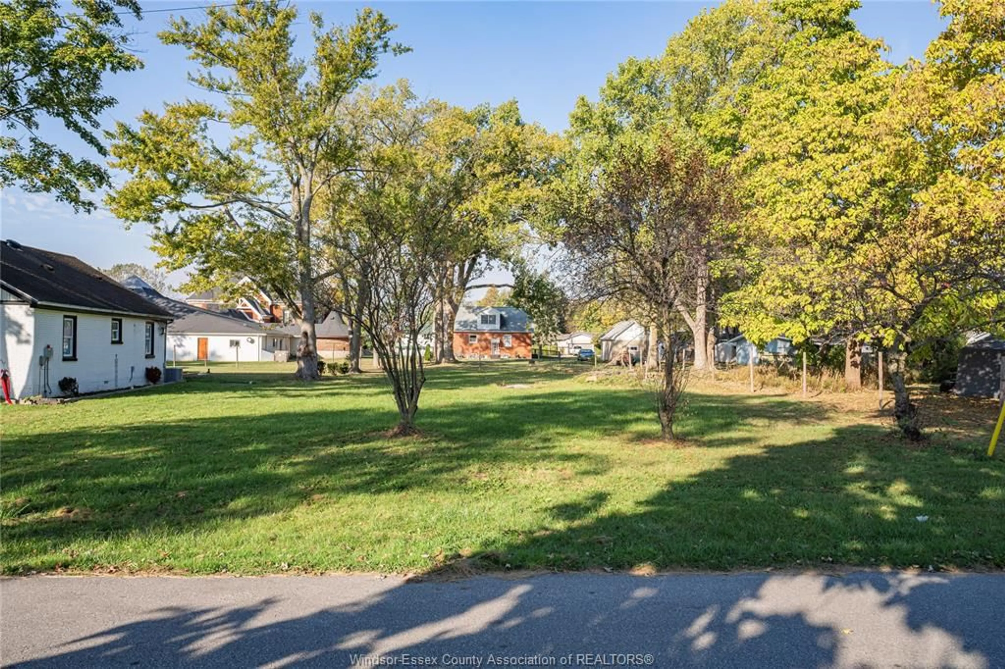 A pic from outside/outdoor area/front of a property/back of a property/a pic from drone, street for V/L Victoria St, Woodslee Ontario N0R 1V0