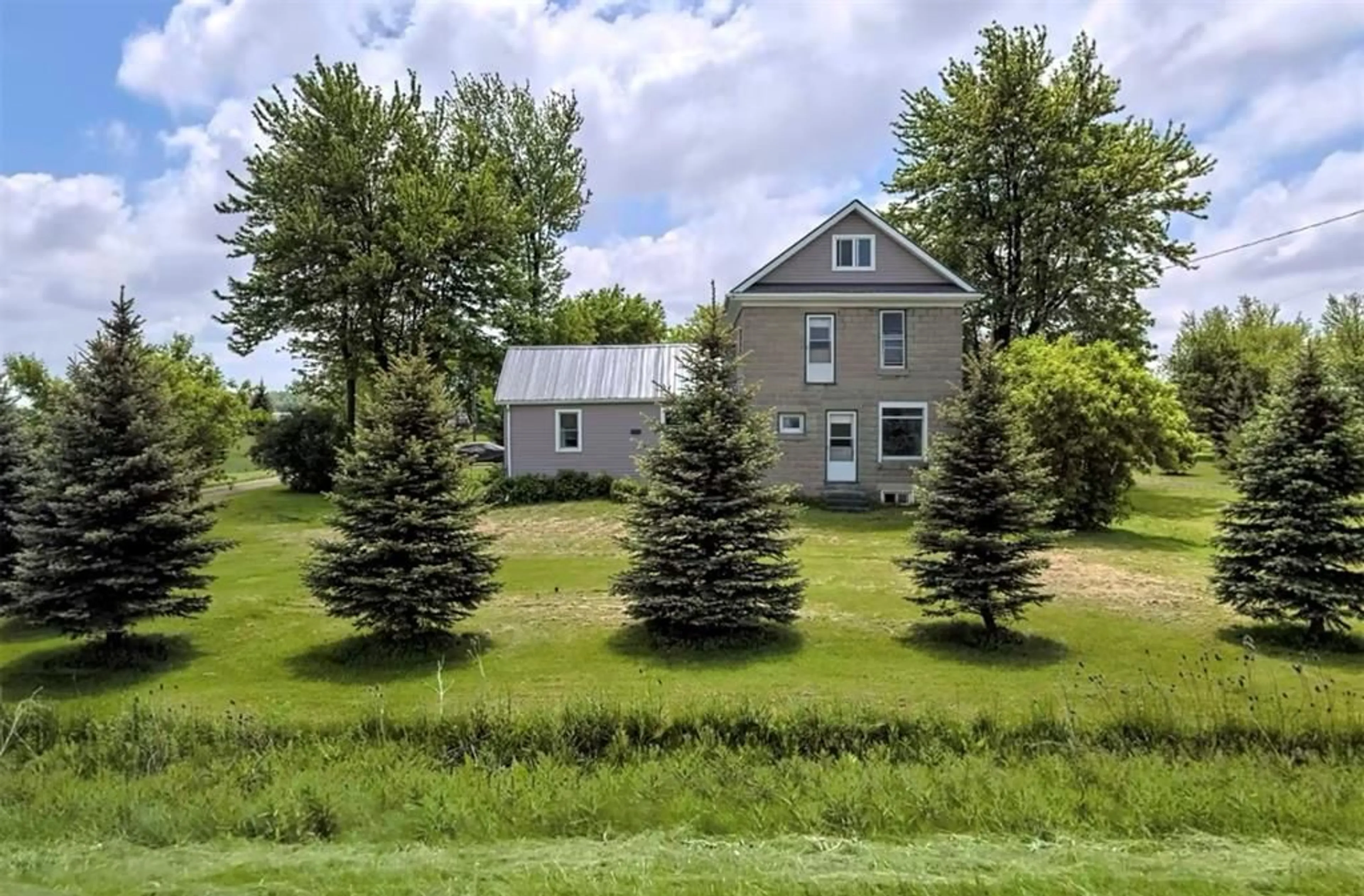 A pic from outside/outdoor area/front of a property/back of a property/a pic from drone, unknown for 1371 Egremont Rd, Kerwood Ontario N0M 2B0