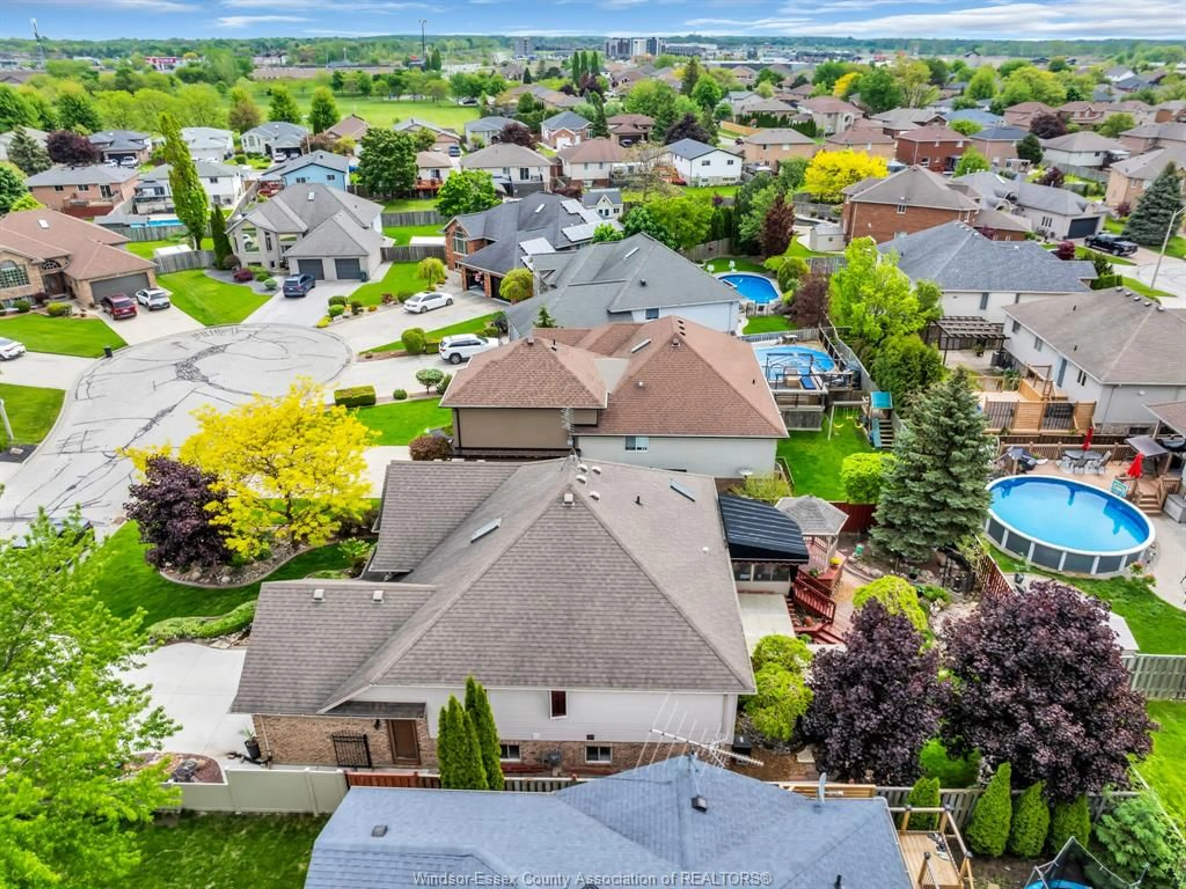 A pic from outside/outdoor area/front of a property/back of a property/a pic from drone, unknown for 12753 JACIE Crt, Tecumseh Ontario N8N 4W9