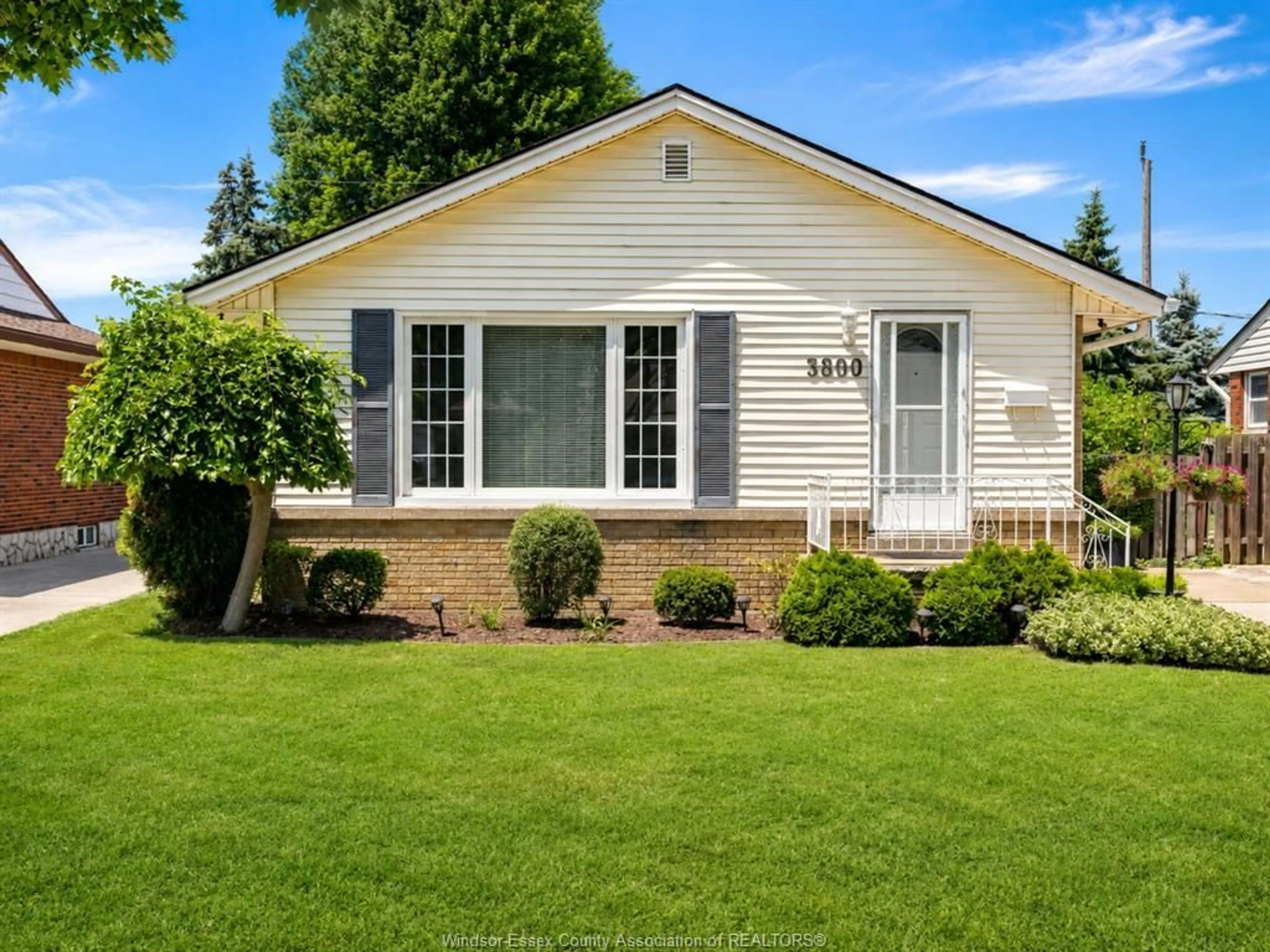 Home with vinyl exterior material, street for 3800 ROSEMOUNT Ave, Windsor Ontario N9C 2E5