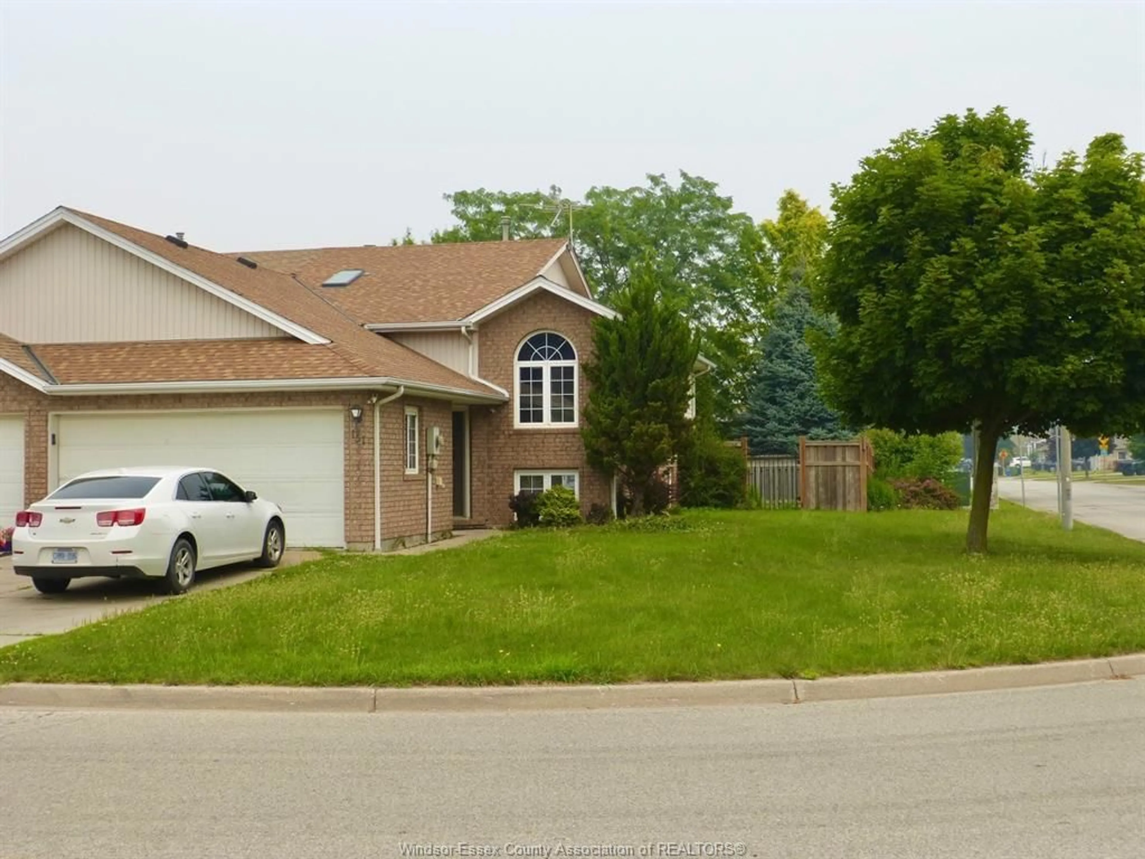 A pic from outside/outdoor area/front of a property/back of a property/a pic from drone, street for 151 CHRISTINA Cres, Leamington Ontario N8H 5L8