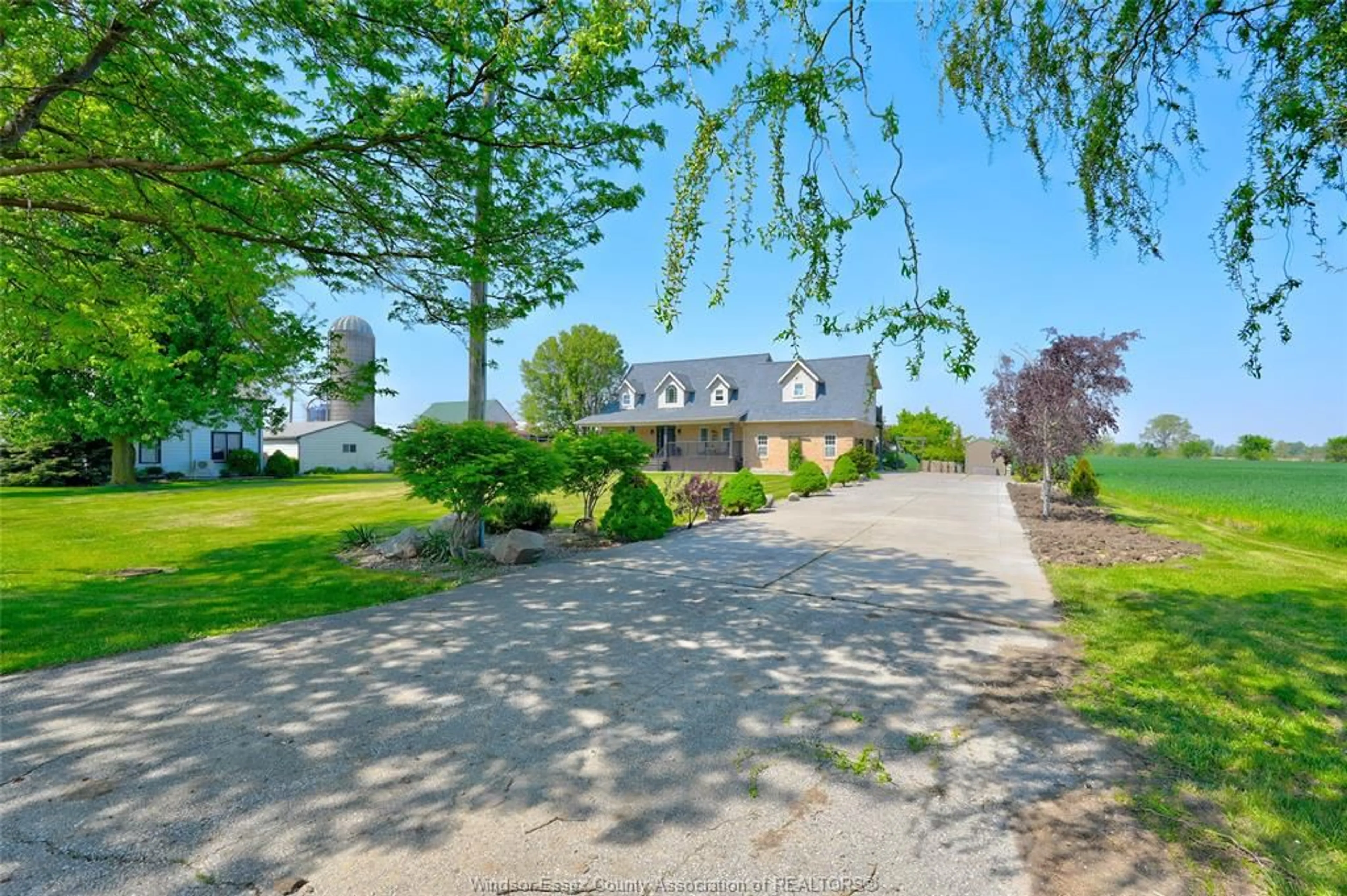 A pic from outside/outdoor area/front of a property/back of a property/a pic from drone, street for 323 COUNTY RD 27, Kingsville Ontario N0R 1V0