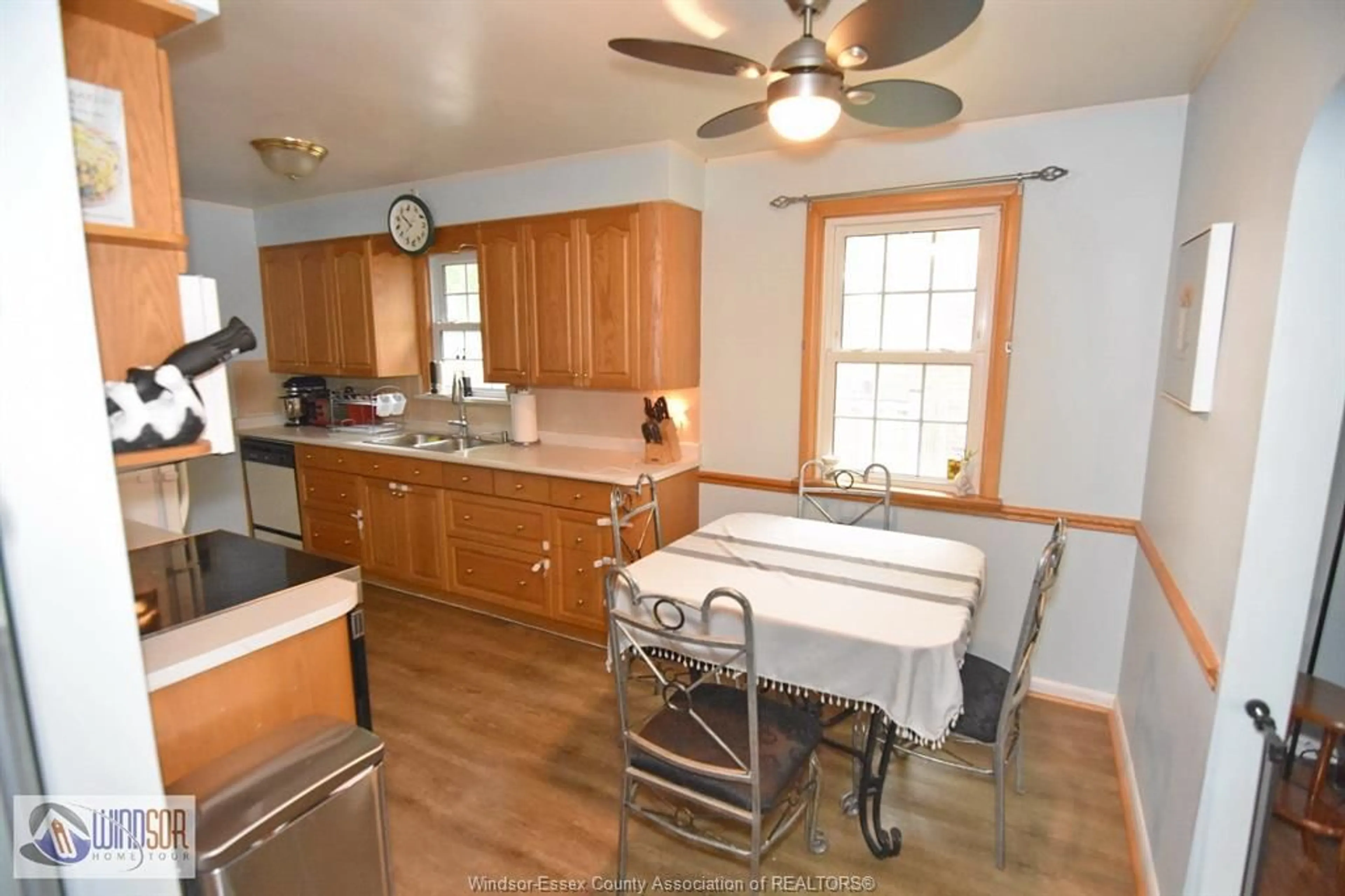 Standard kitchen, unknown for 1224 BELLE ISLE VIEW, Windsor Ontario N8S 3G7