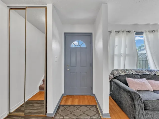 1615 CURRY, Windsor 2