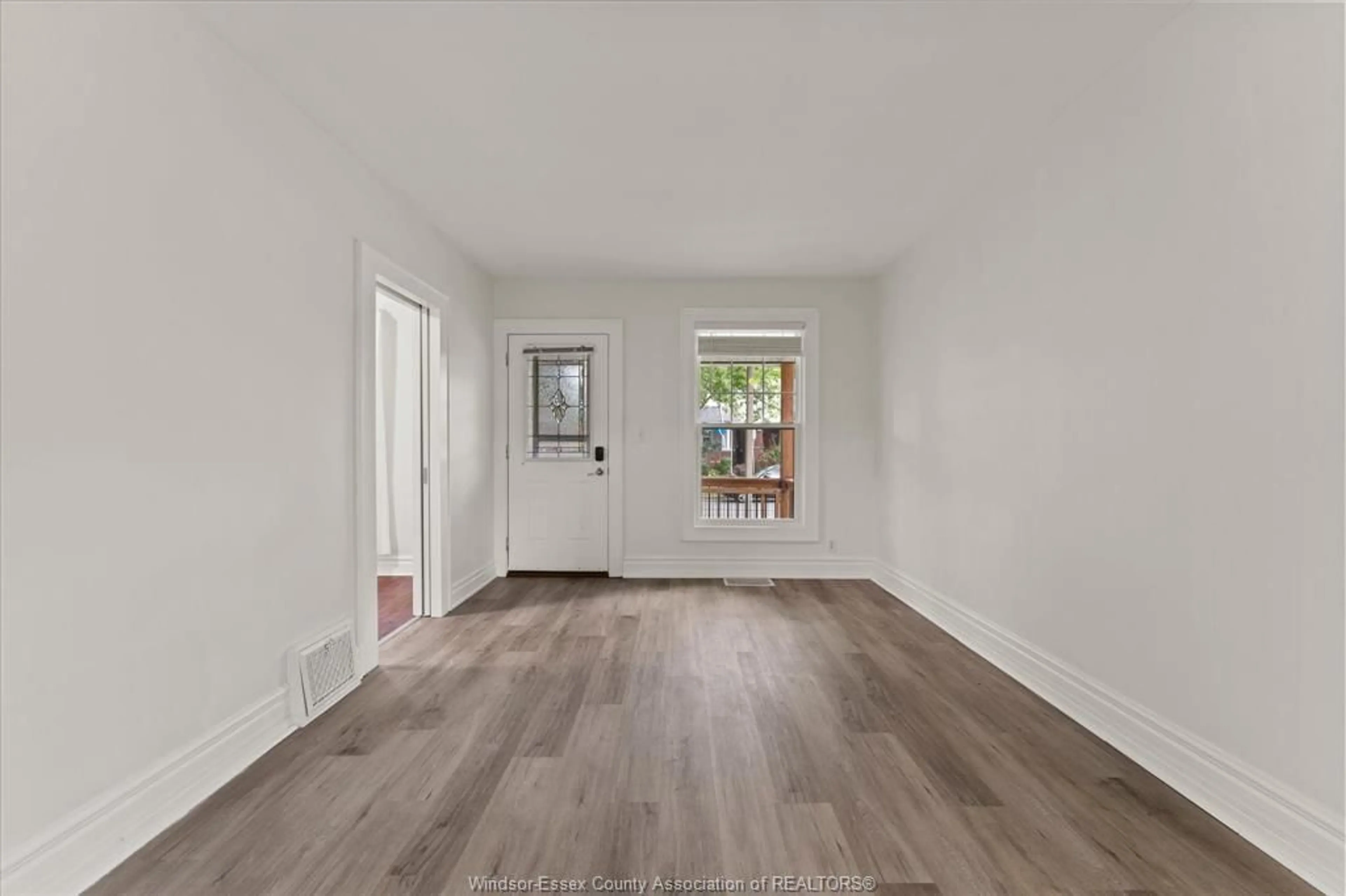 A pic of a room for 1215 LINCOLN Rd, Windsor Ontario N8Y 2H9