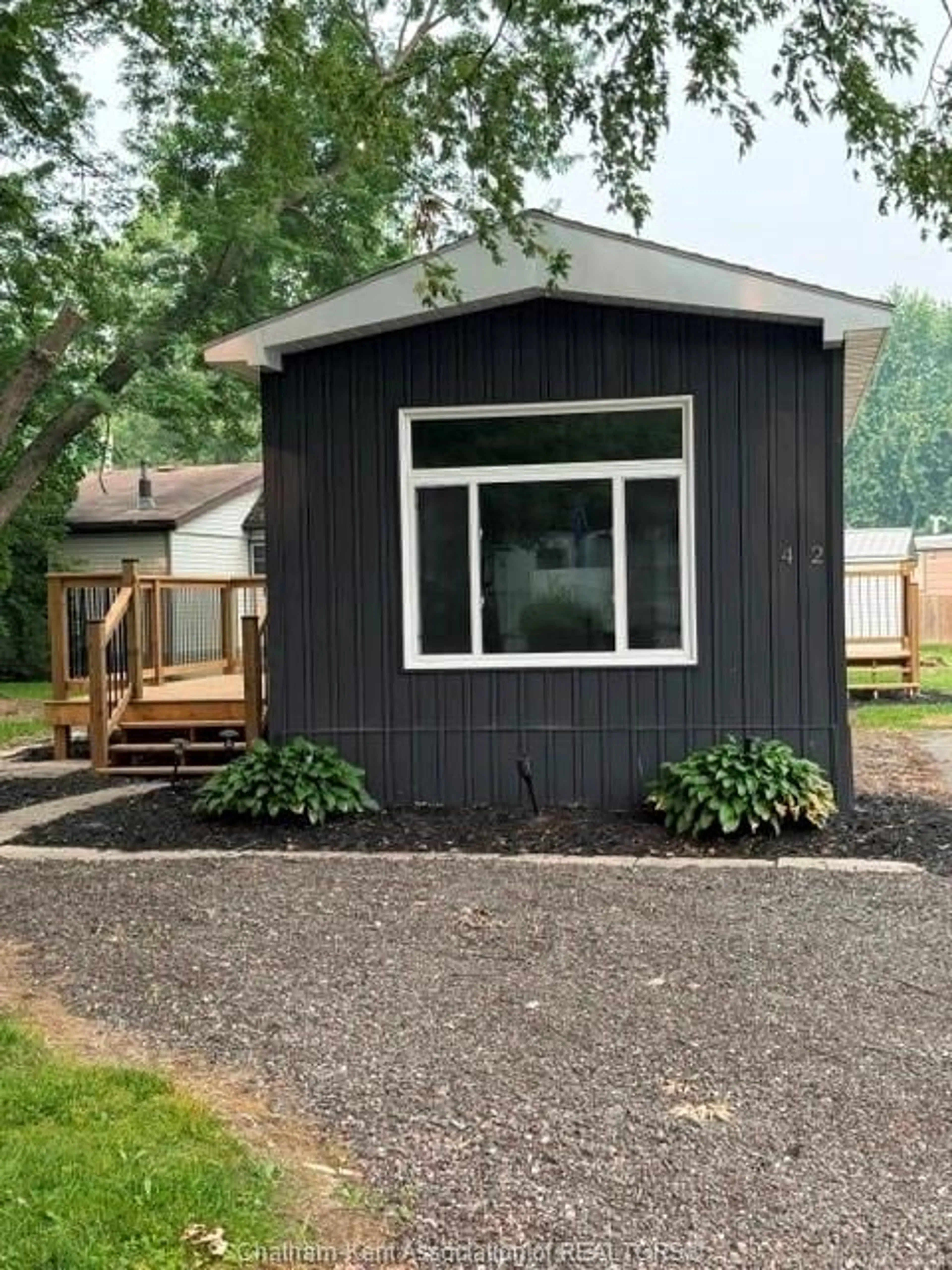 Shed for 42 LONDON Crt, Chatham Ontario N7L 4G6