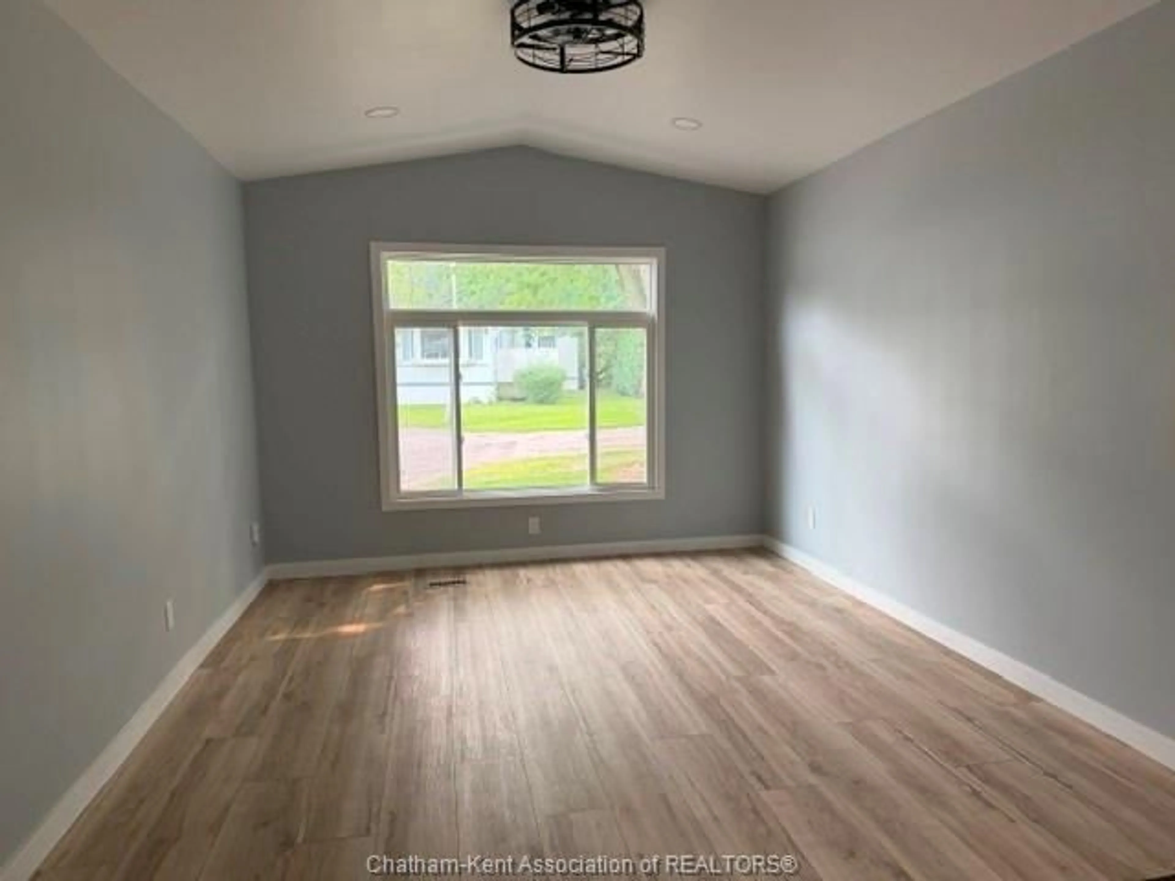 A pic of a room for 42 LONDON Crt, Chatham Ontario N7L 4G6
