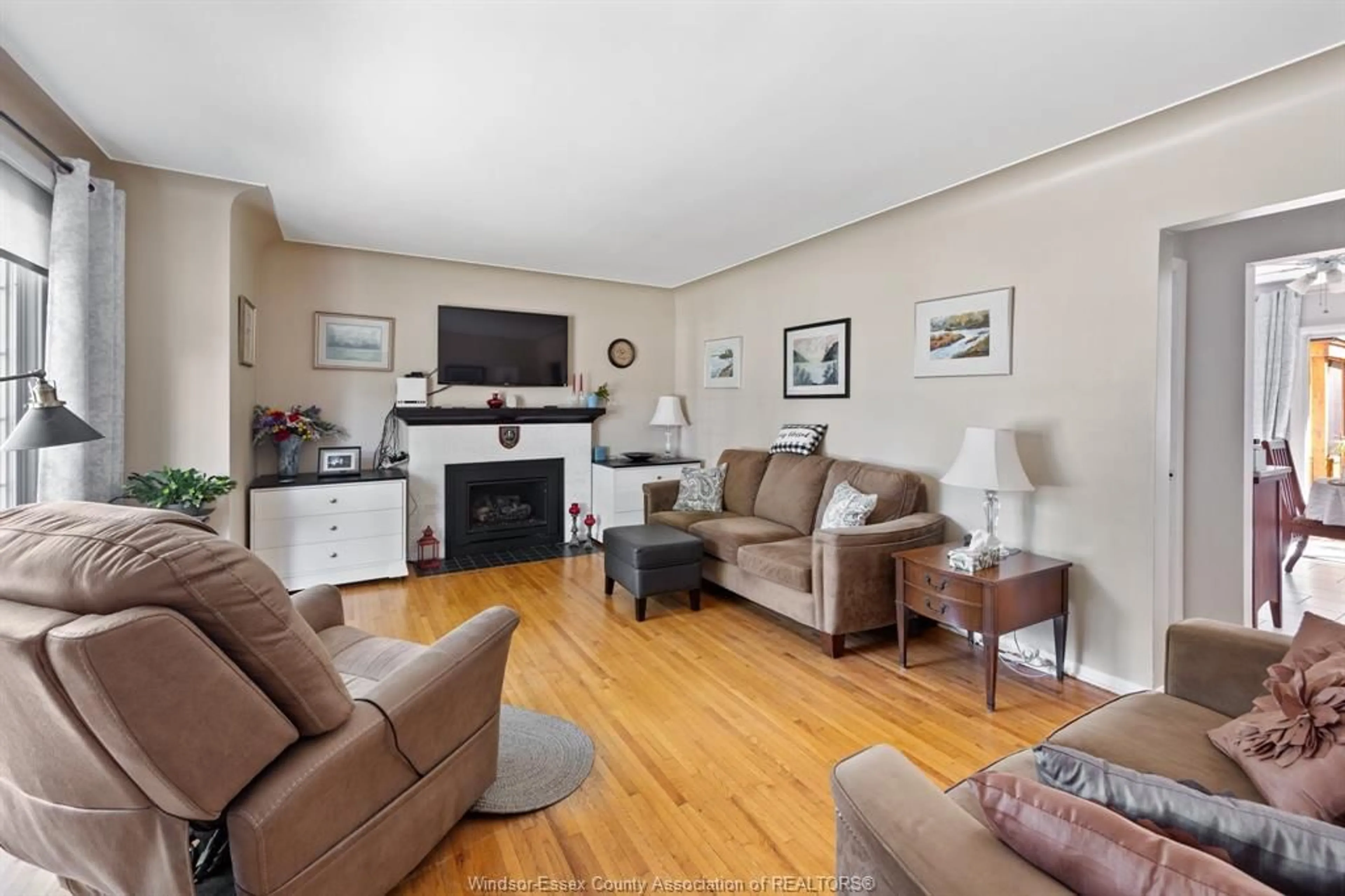 Living room with furniture, wood/laminate floor for 2720 ACADEMY, Windsor Ontario N9E 2G8