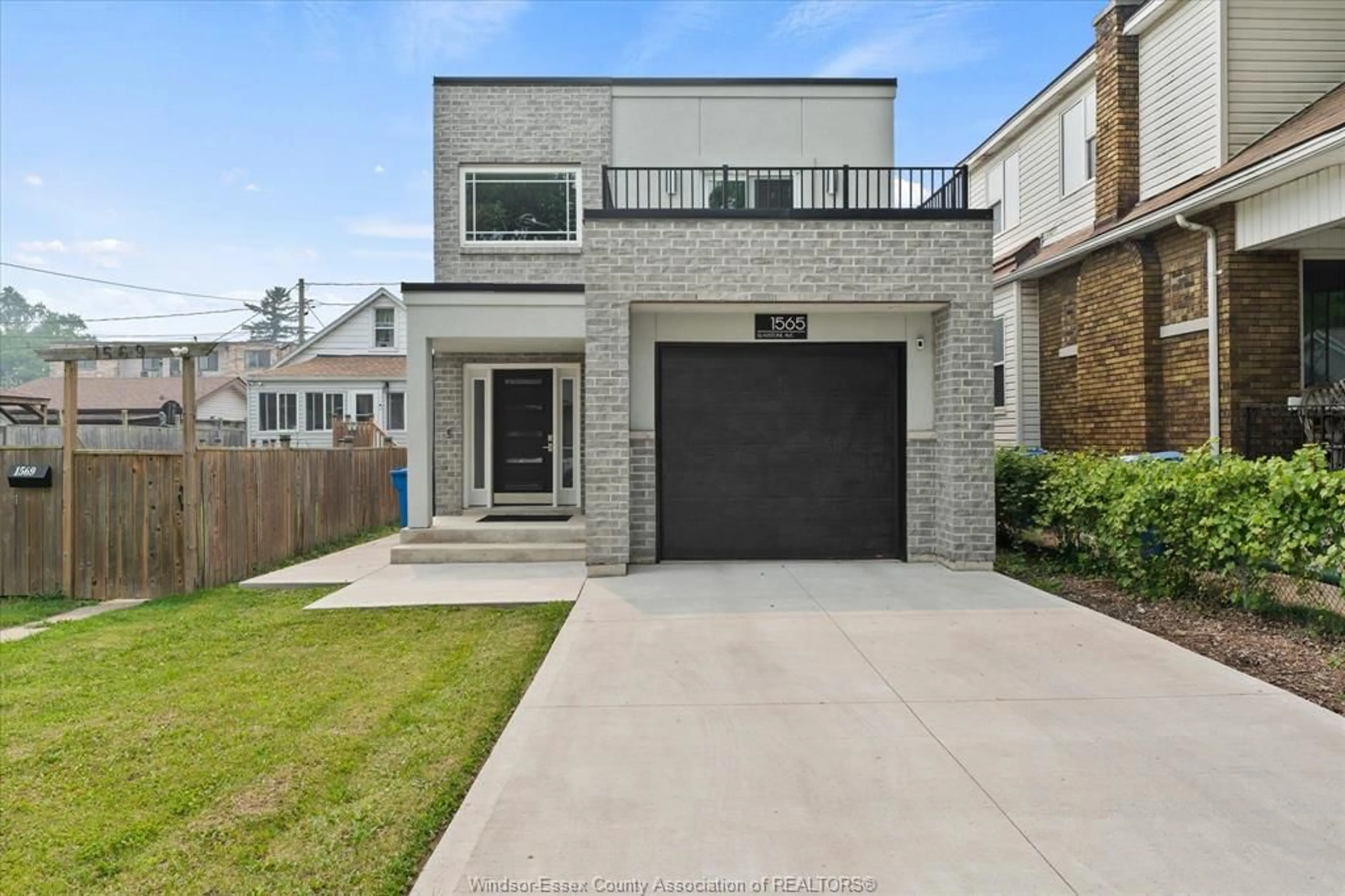 Home with brick exterior material, street for 1565 GLADSTONE Ave, Windsor Ontario N8X 1Z3