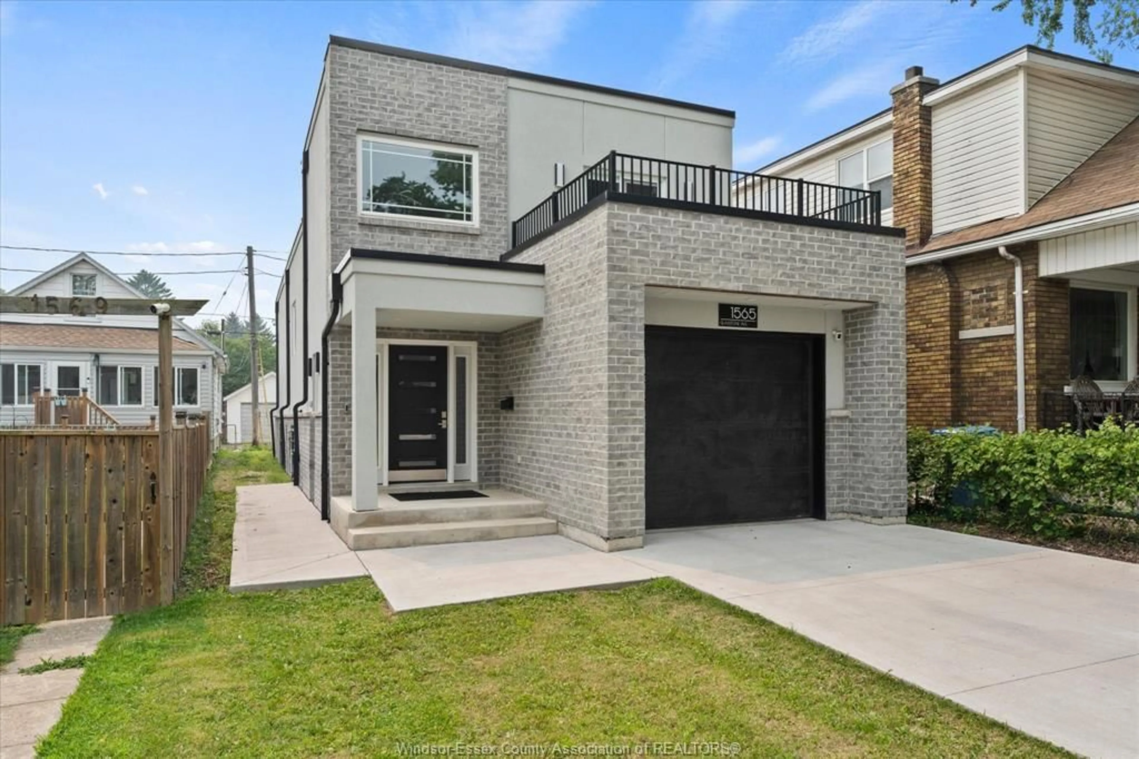 Home with brick exterior material, street for 1565 GLADSTONE Ave, Windsor Ontario N8X 1Z3