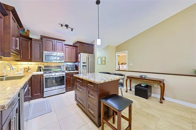 248 BENTLEY Crt, Sarnia 4