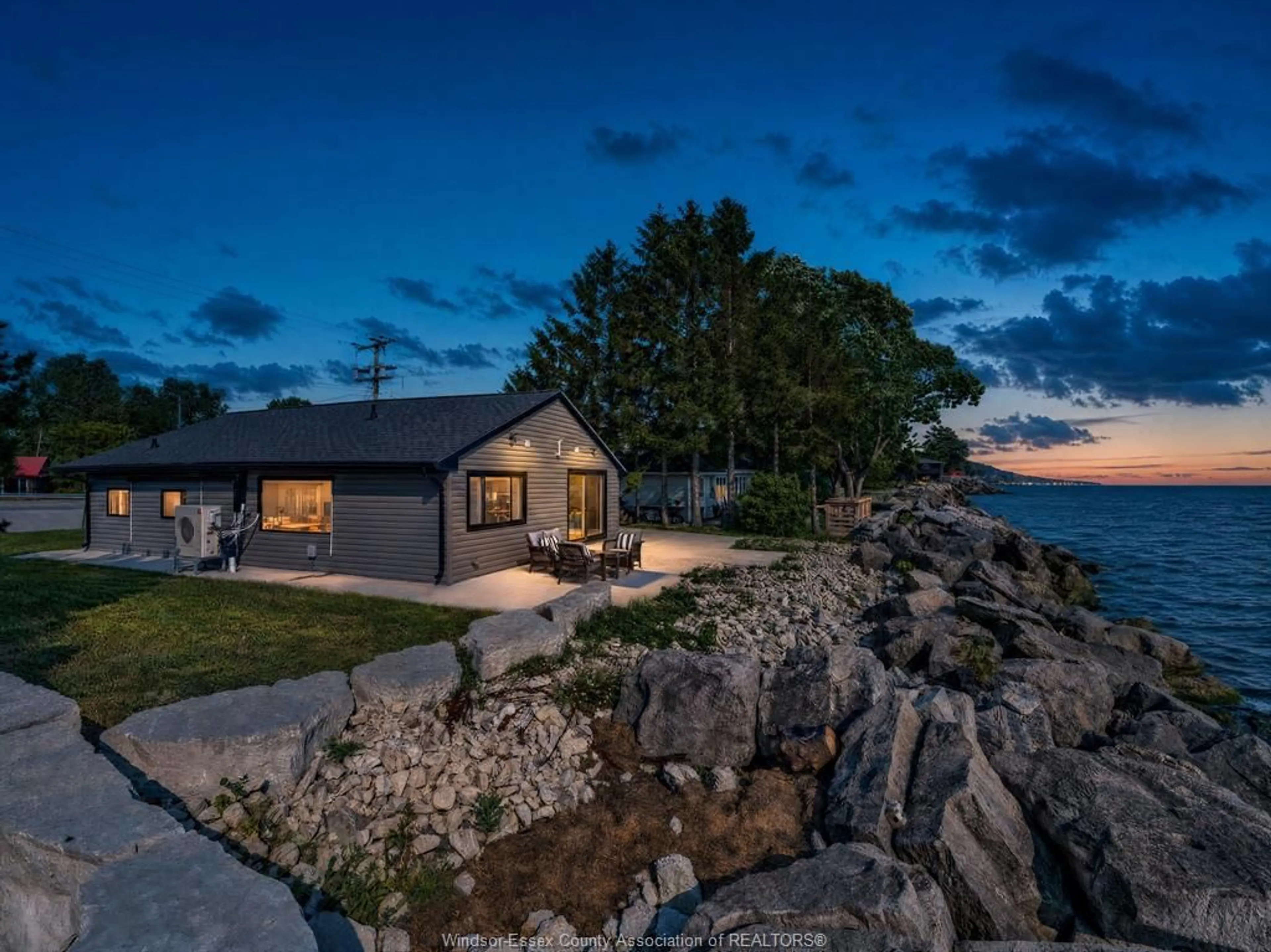 A pic from outside/outdoor area/front of a property/back of a property/a pic from drone, water/lake/river/ocean view for 620 POINT PELEE Dr, Leamington Ontario N8H 3V4