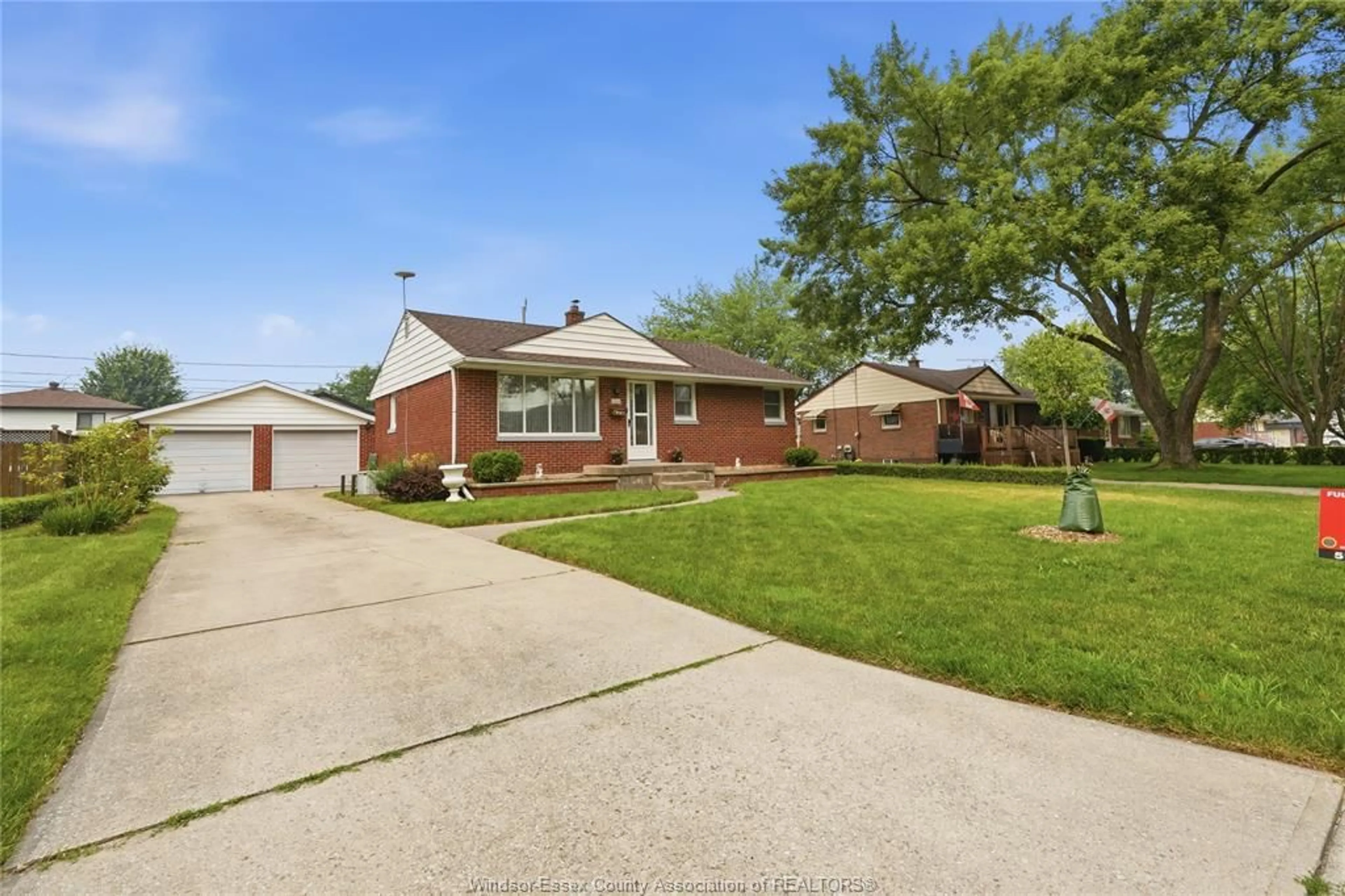 Home with brick exterior material, street for 2631 ASKIN Ave, Windsor Ontario N9E 3H8