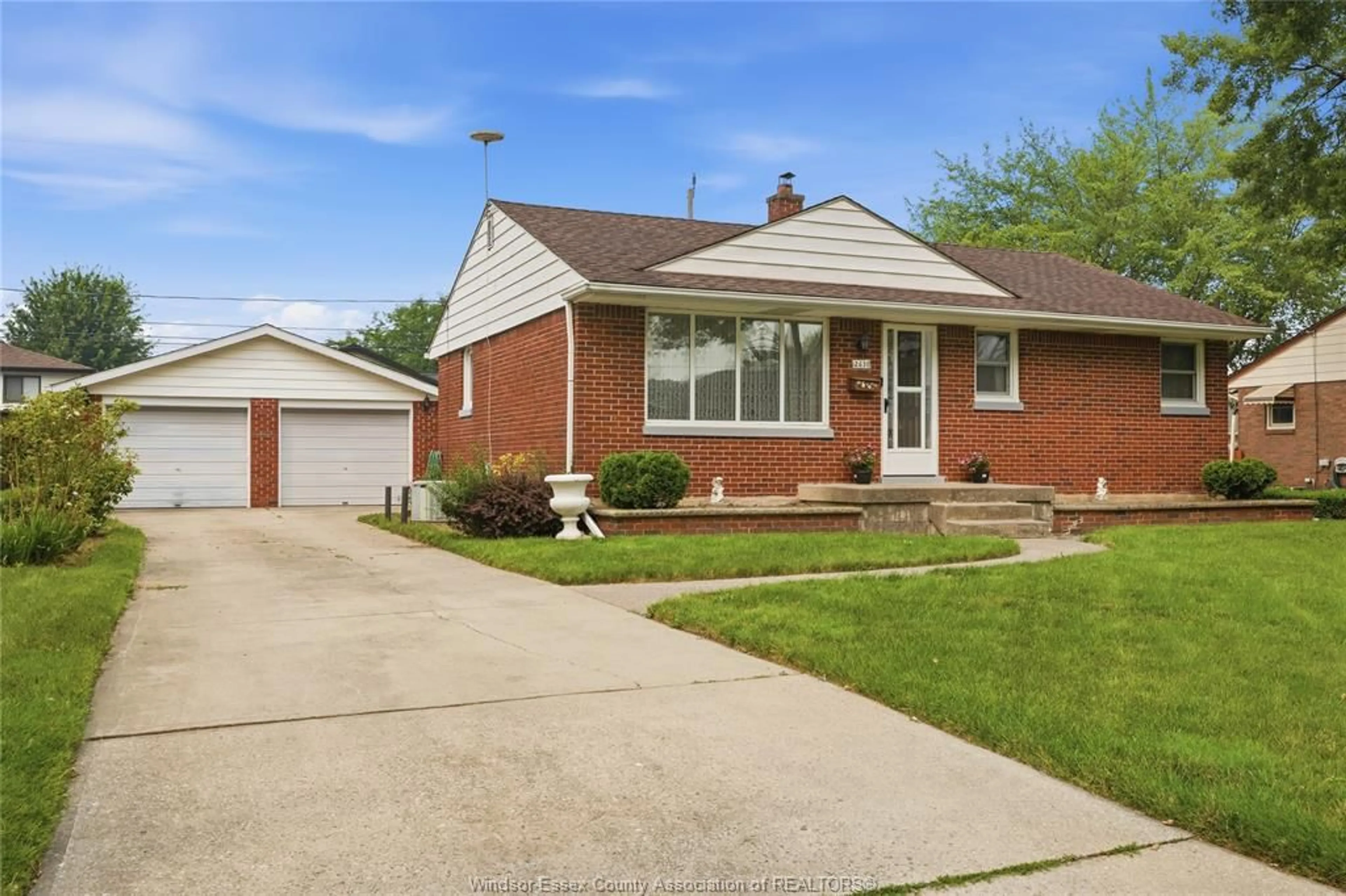 Home with brick exterior material, street for 2631 ASKIN Ave, Windsor Ontario N9E 3H8