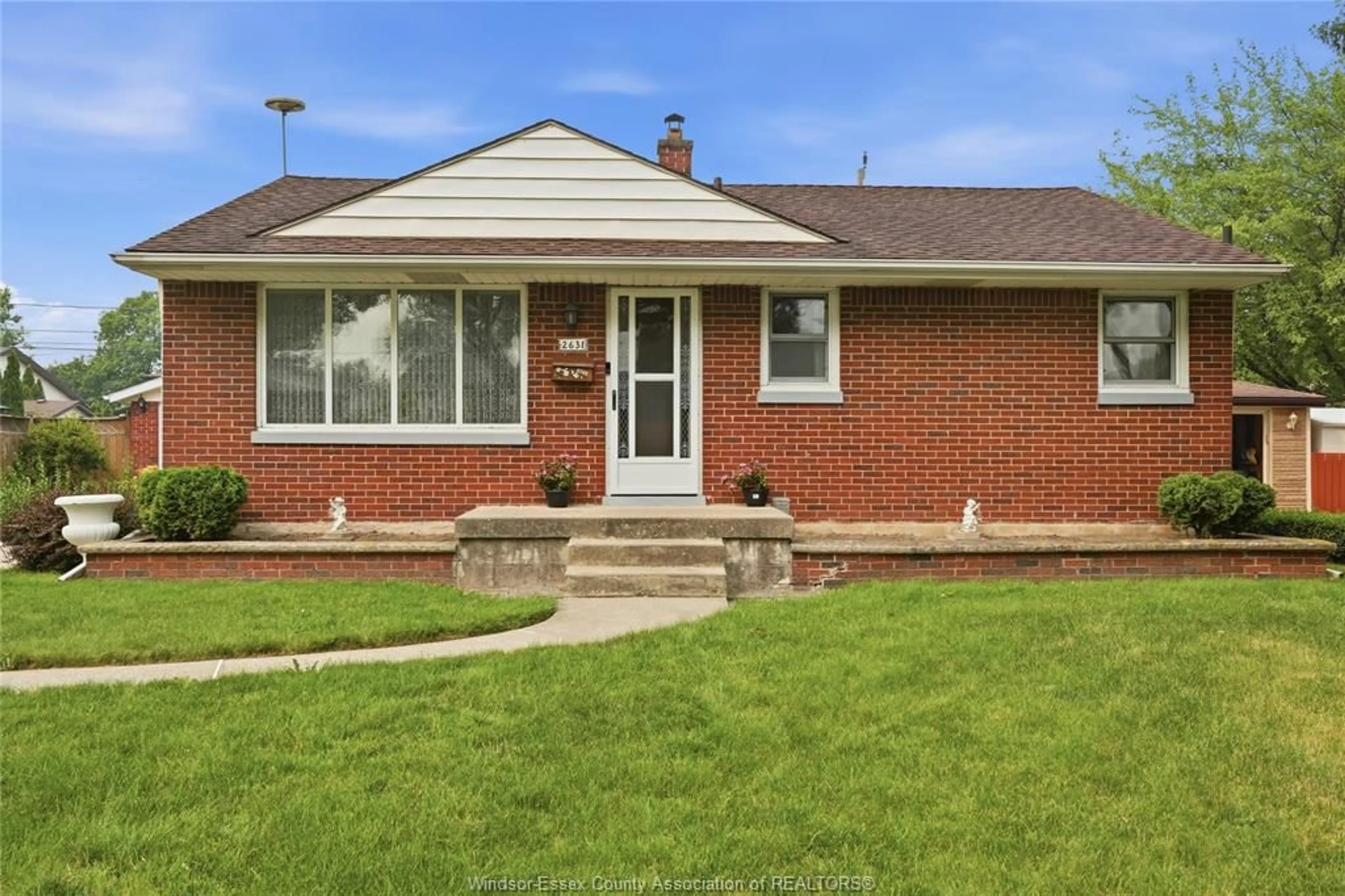 Home with brick exterior material, street for 2631 ASKIN Ave, Windsor Ontario N9E 3H8
