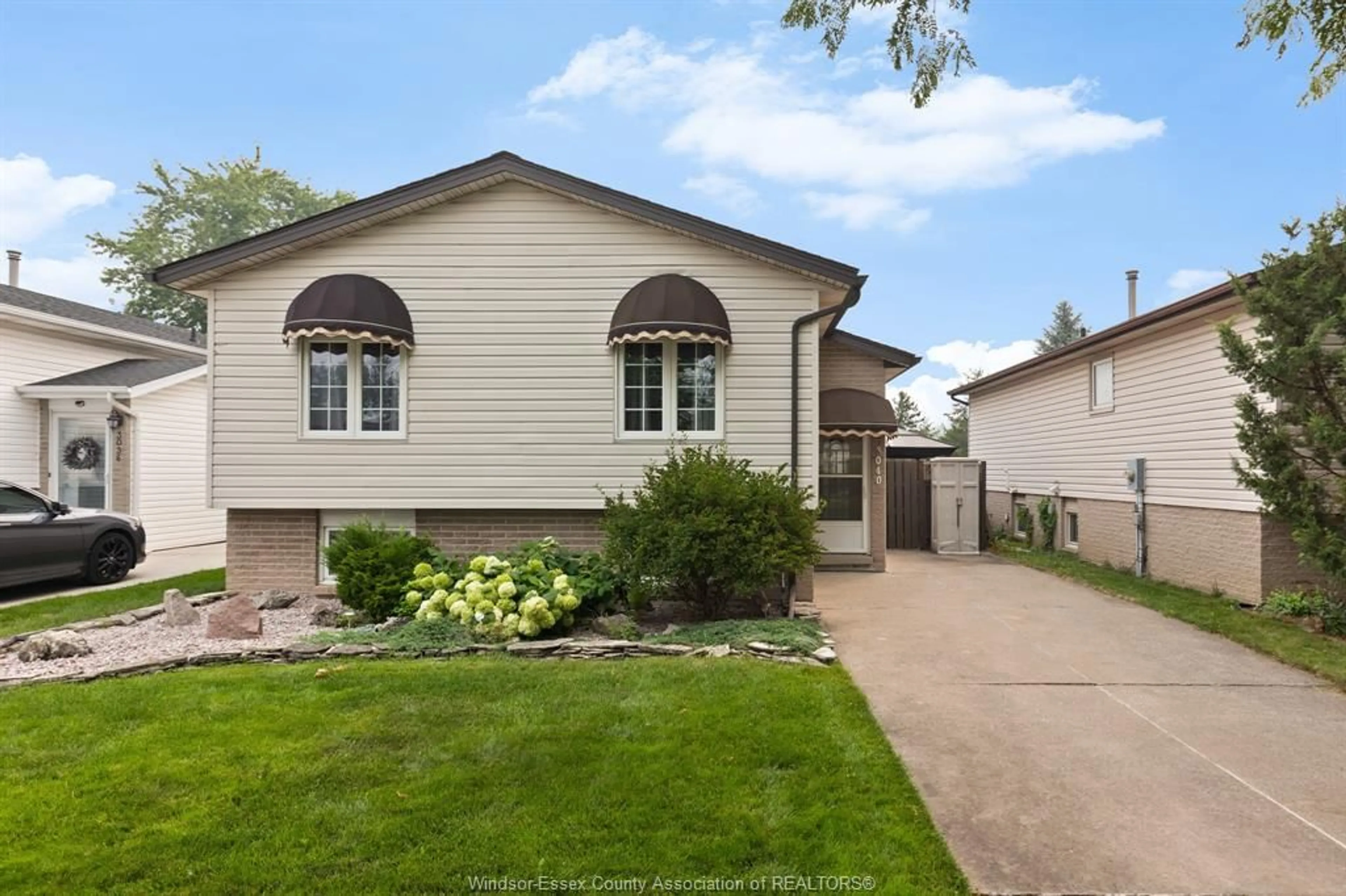 Home with vinyl exterior material, street for 3040 LOEBACH, Windsor Ontario N8T 3M7