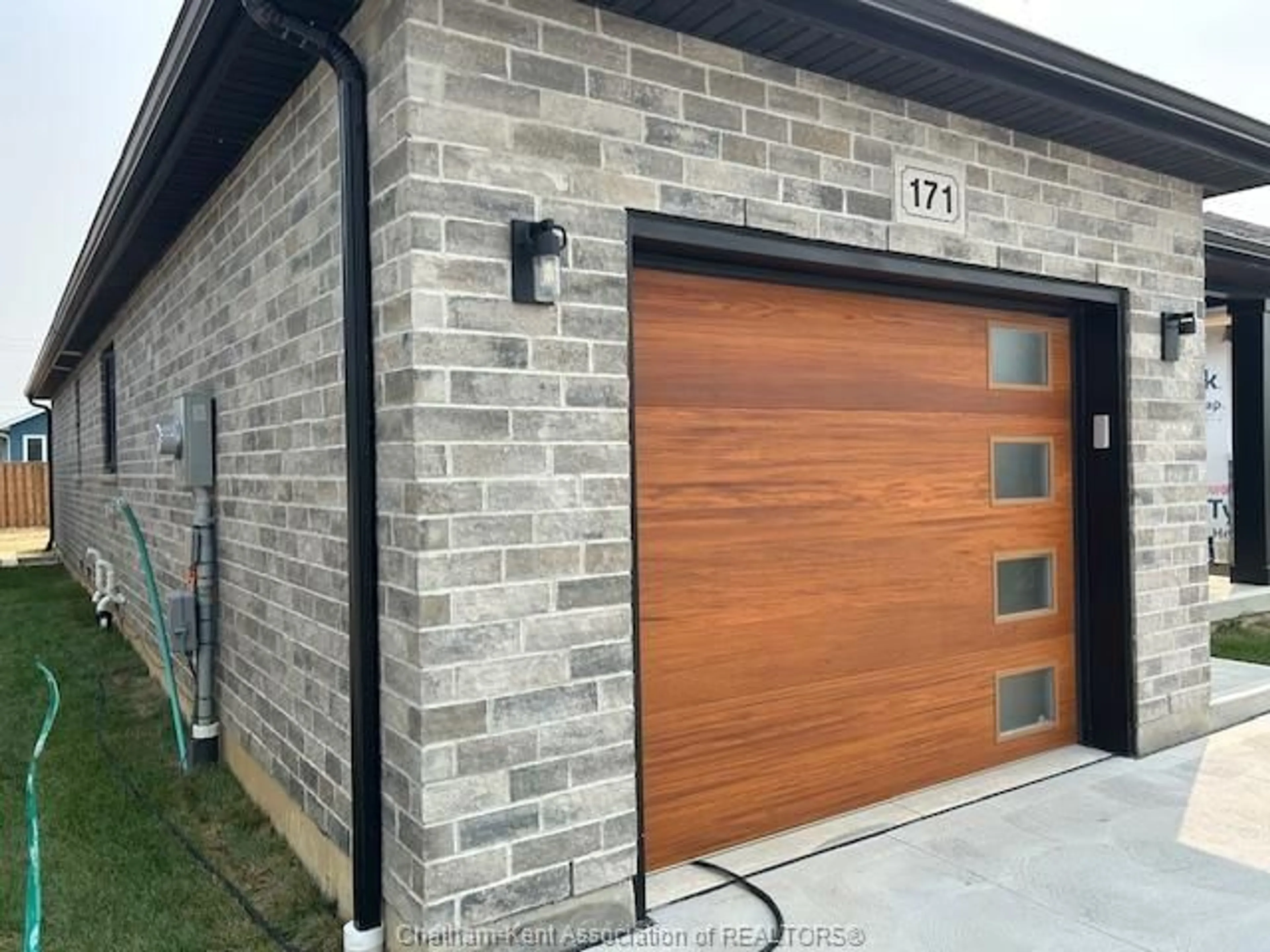 Home with brick exterior material, street for 171 IRONWOOD Trail, Chatham Ontario N7M 0T3