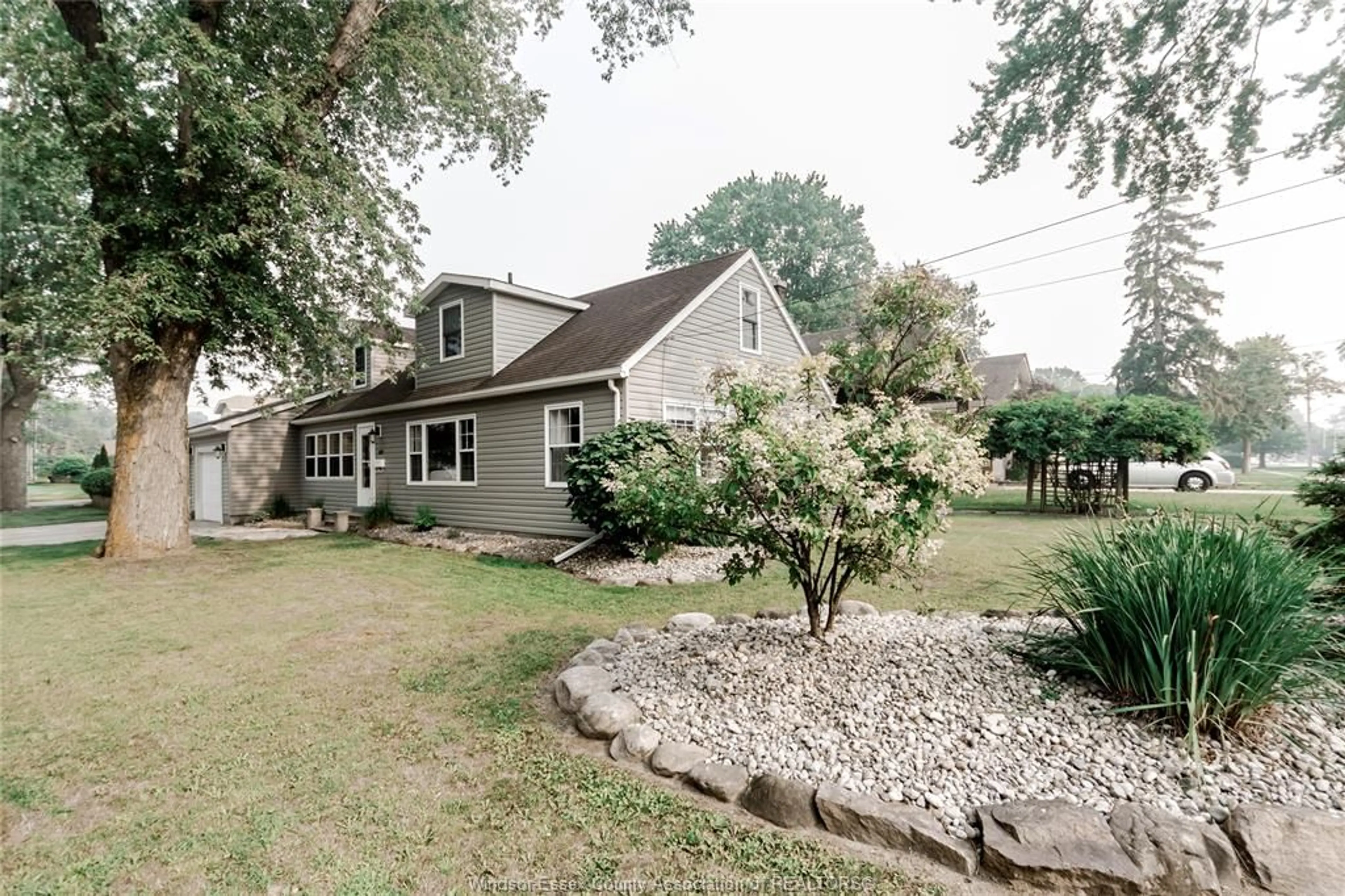Home with vinyl exterior material, street for 509 MORAND, Windsor Ontario N9G 1N8