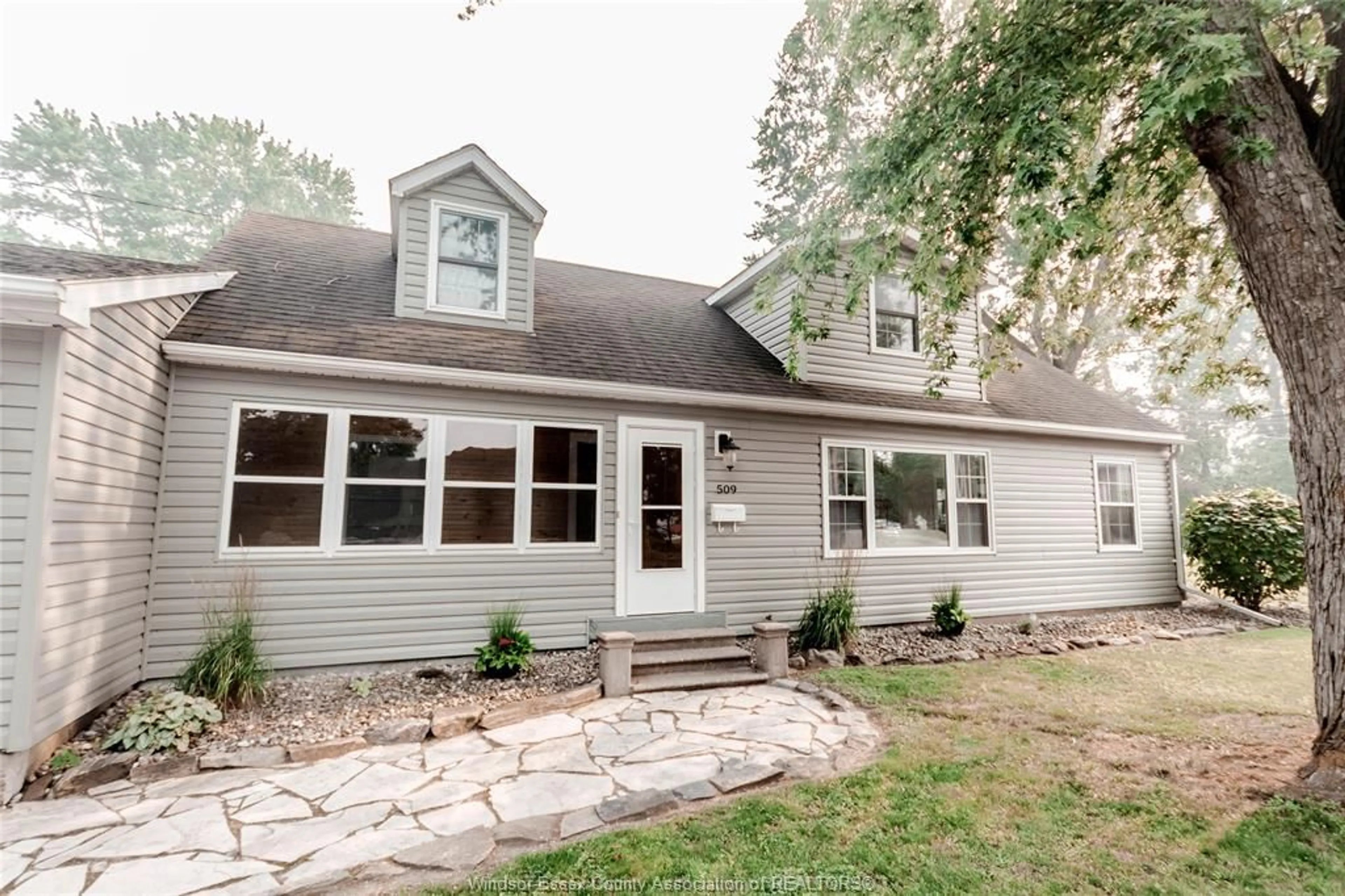 Home with vinyl exterior material, street for 509 MORAND, Windsor Ontario N9G 1N8