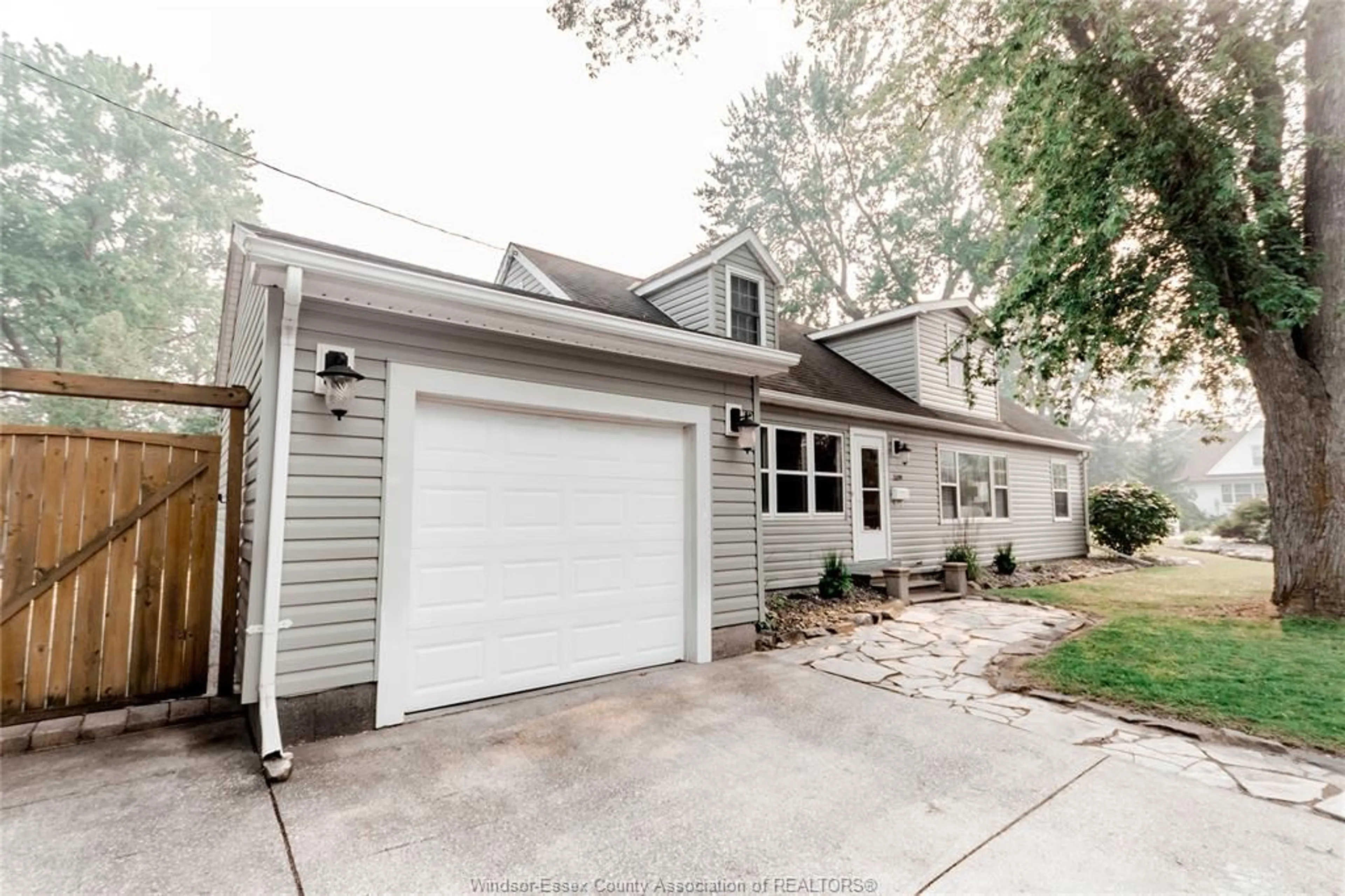 Home with vinyl exterior material, street for 509 MORAND, Windsor Ontario N9G 1N8