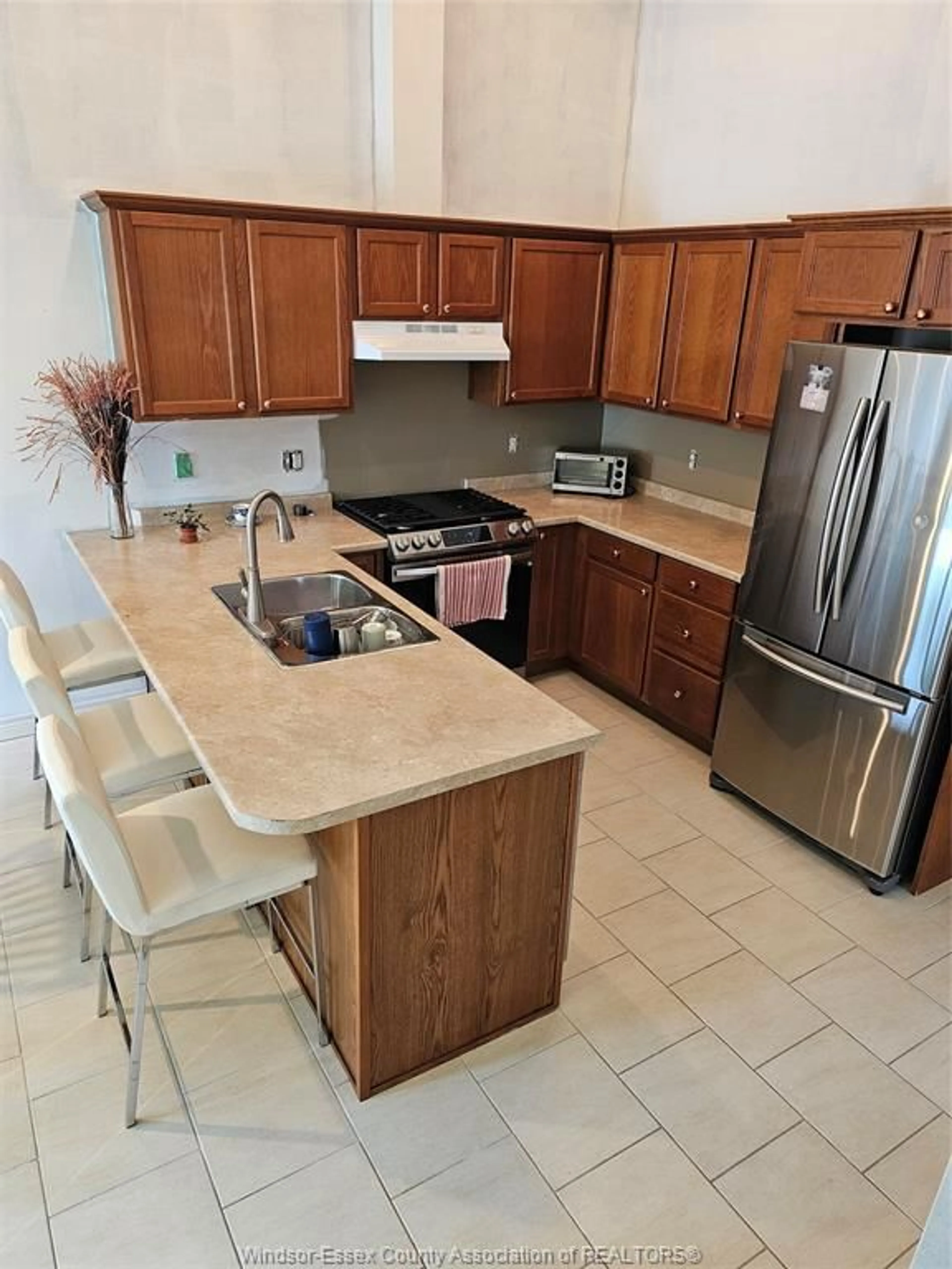 Standard kitchen, ceramic/tile floor for 133 FORHAN St, Amherstburg Ontario N9V 1B7