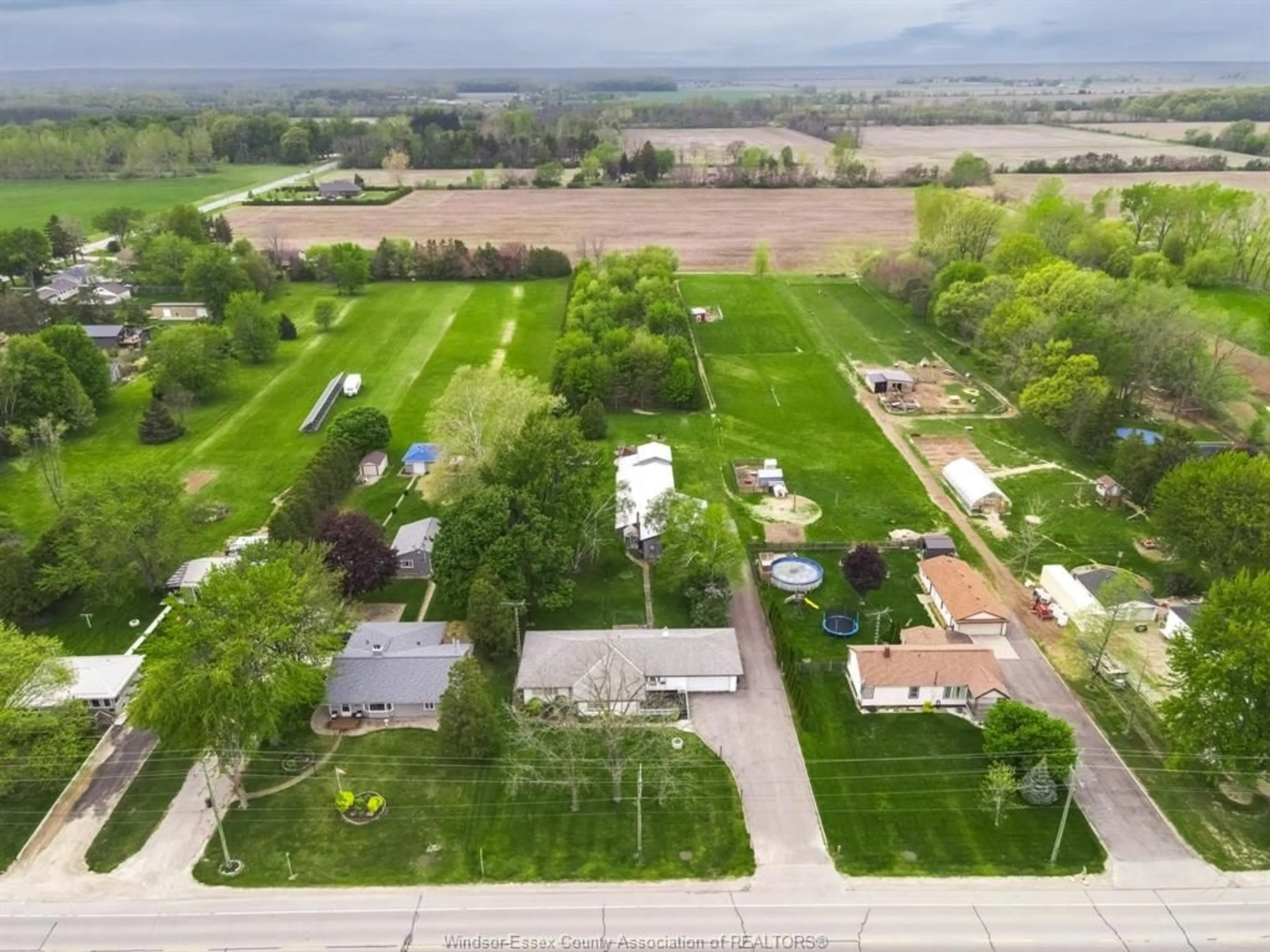 A pic from outside/outdoor area/front of a property/back of a property/a pic from drone, mountain view for 2257 Division Rd, Kingsville Ontario N9Y 2Z4