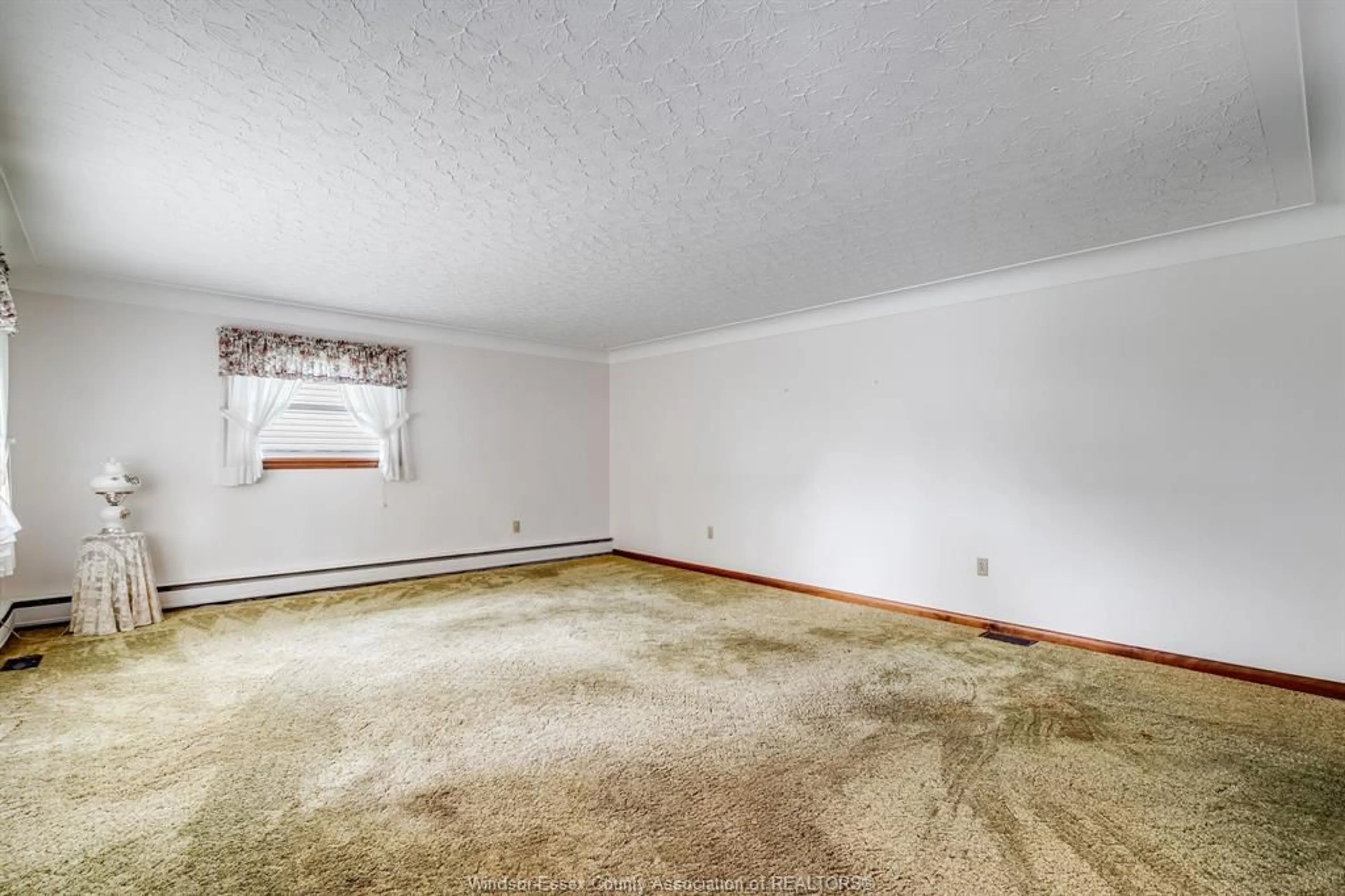 A pic of a room for 2257 Division Rd, Kingsville Ontario N9Y 2Z4