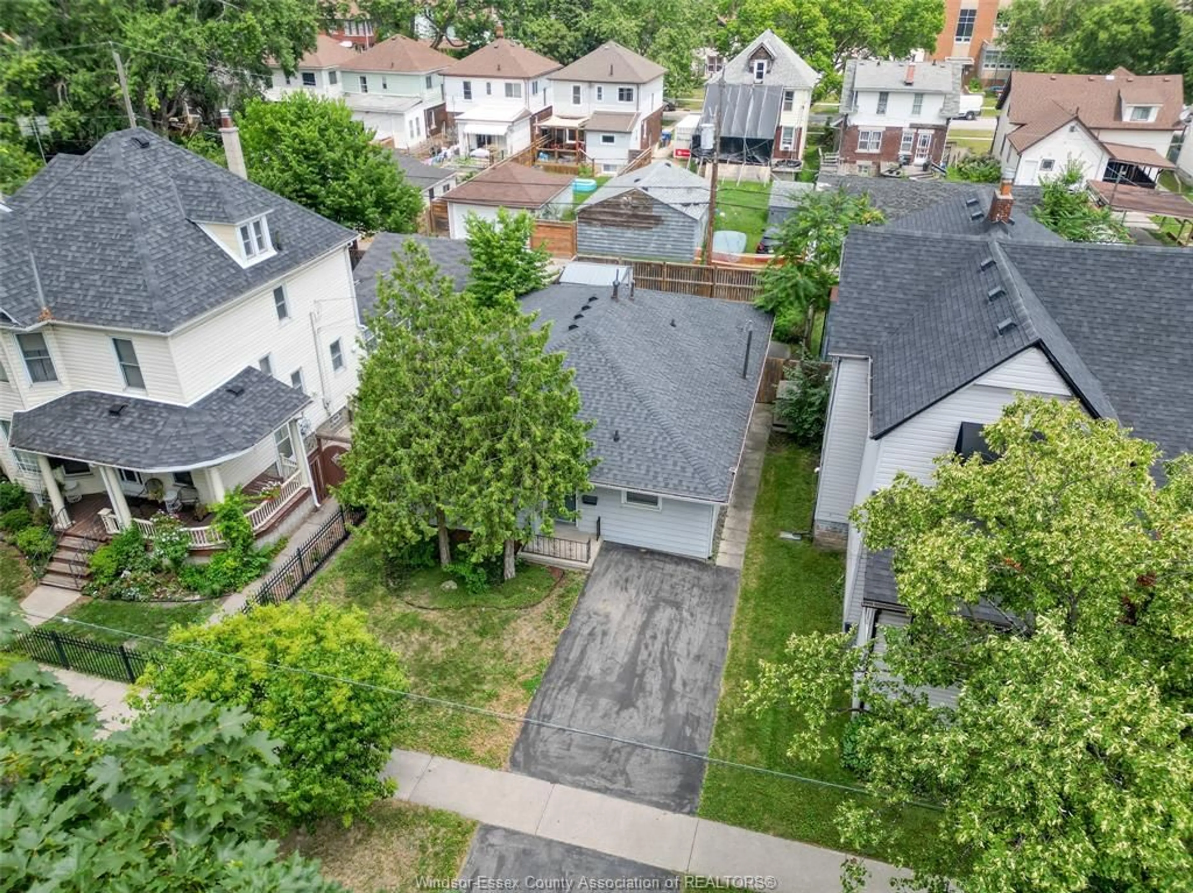 A pic from outside/outdoor area/front of a property/back of a property/a pic from drone, street for 248 MCKAY Ave, Windsor Ontario N9B 1Z4