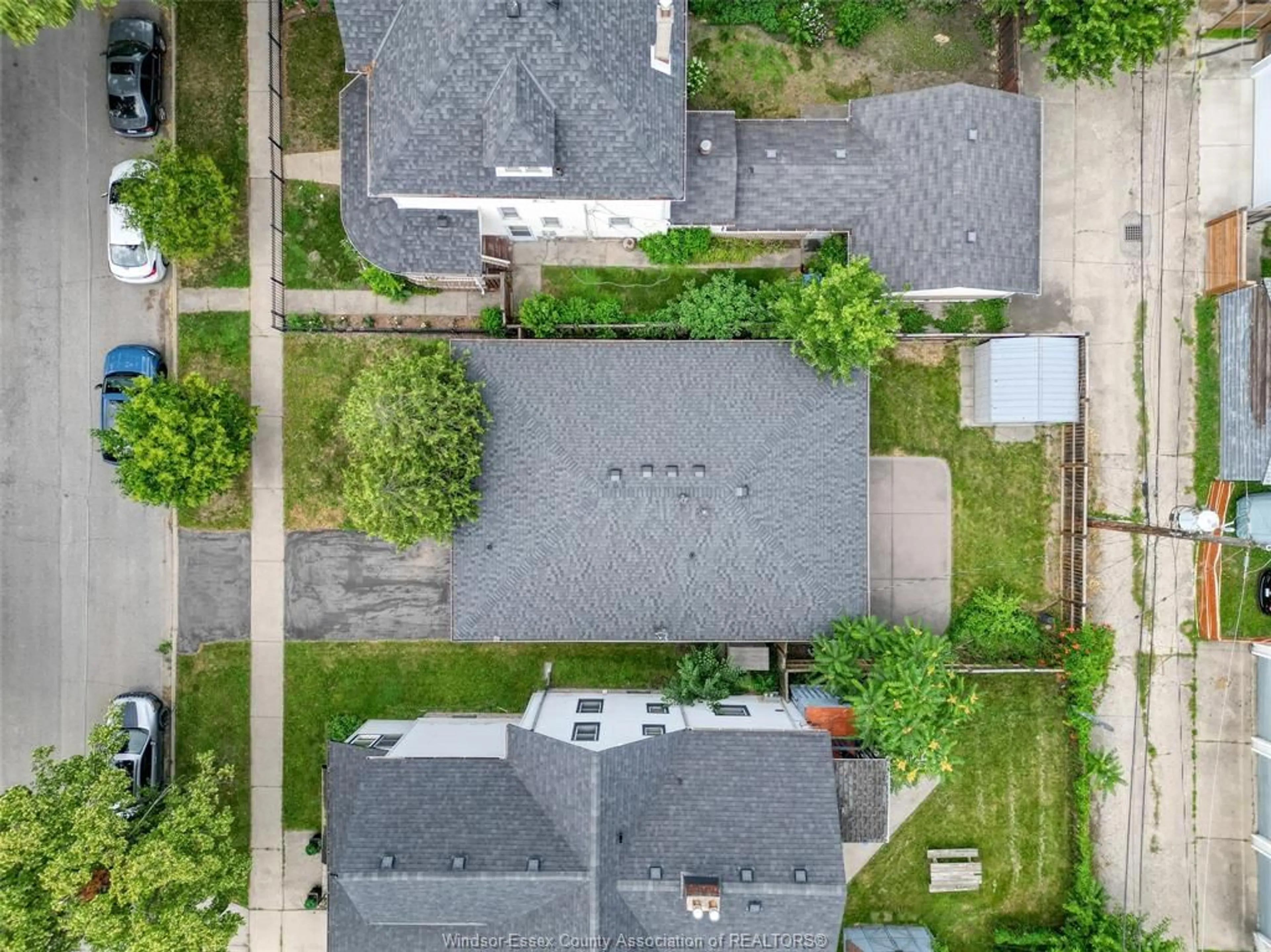 A pic from outside/outdoor area/front of a property/back of a property/a pic from drone, street for 248 MCKAY Ave, Windsor Ontario N9B 1Z4
