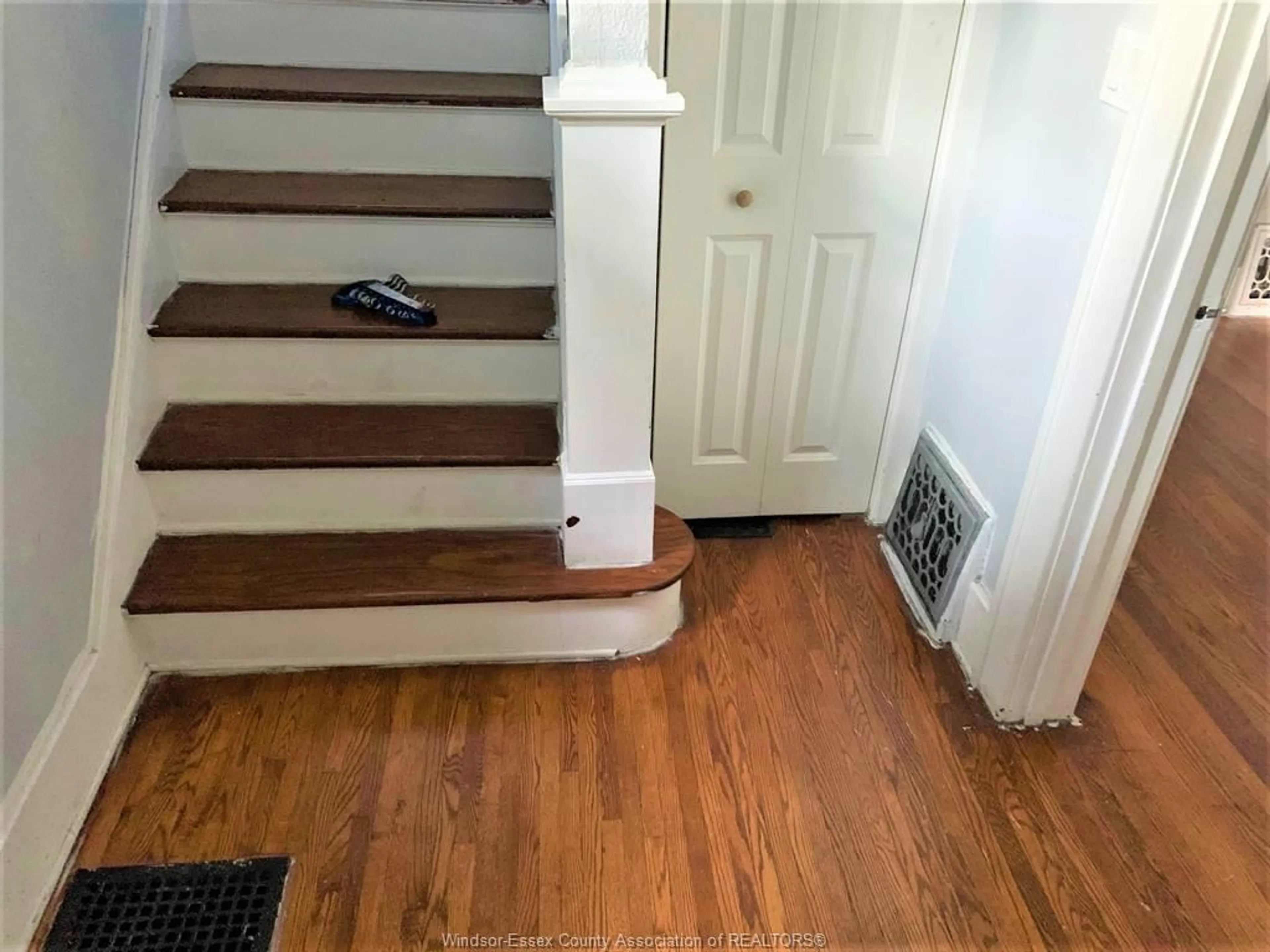 Stairs for 1076 DOUGALL, Windsor Ontario N9A 4R5