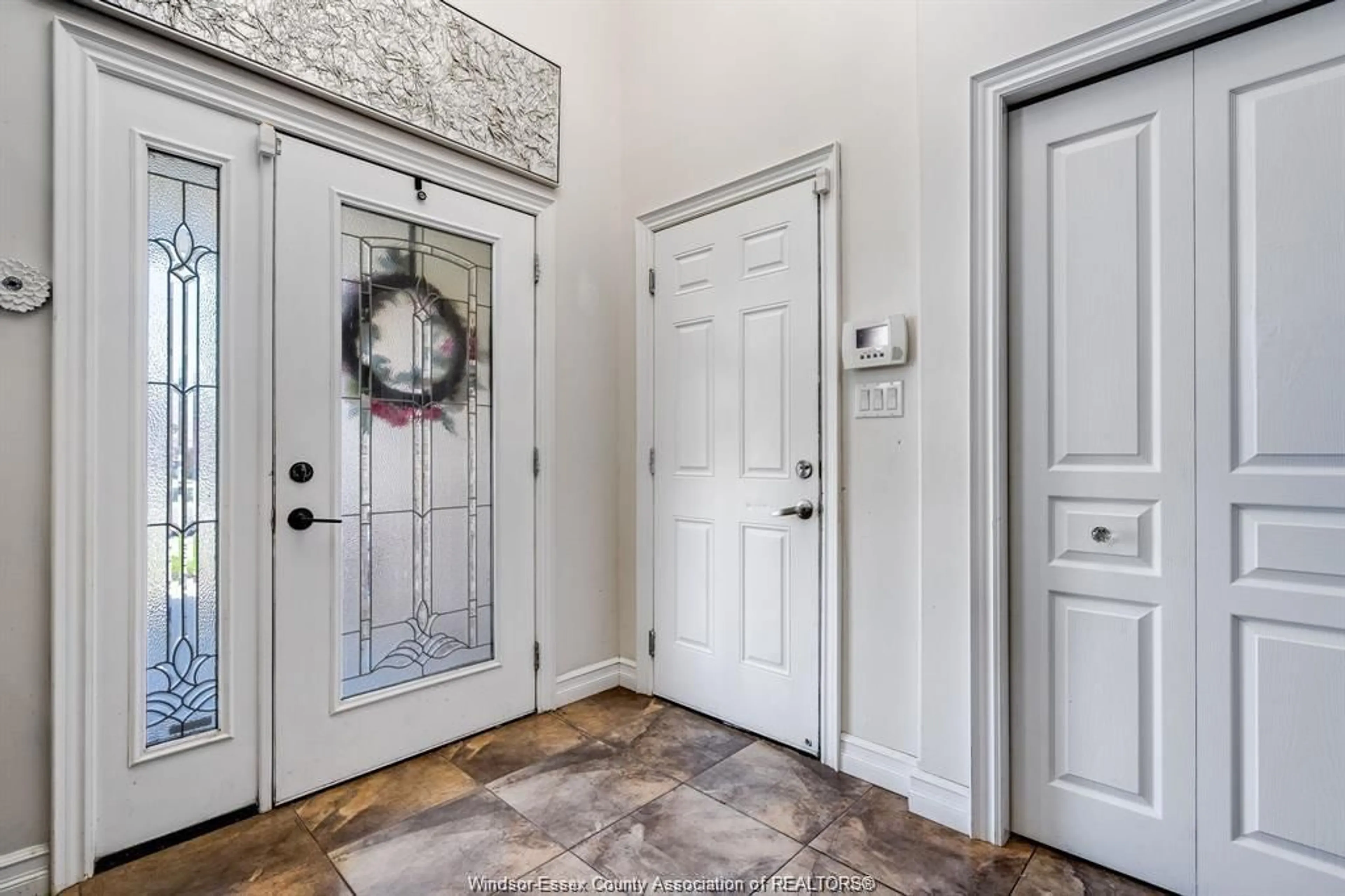 Indoor entryway for 53 ANTONIO, Leamington Ontario N8H 5P8