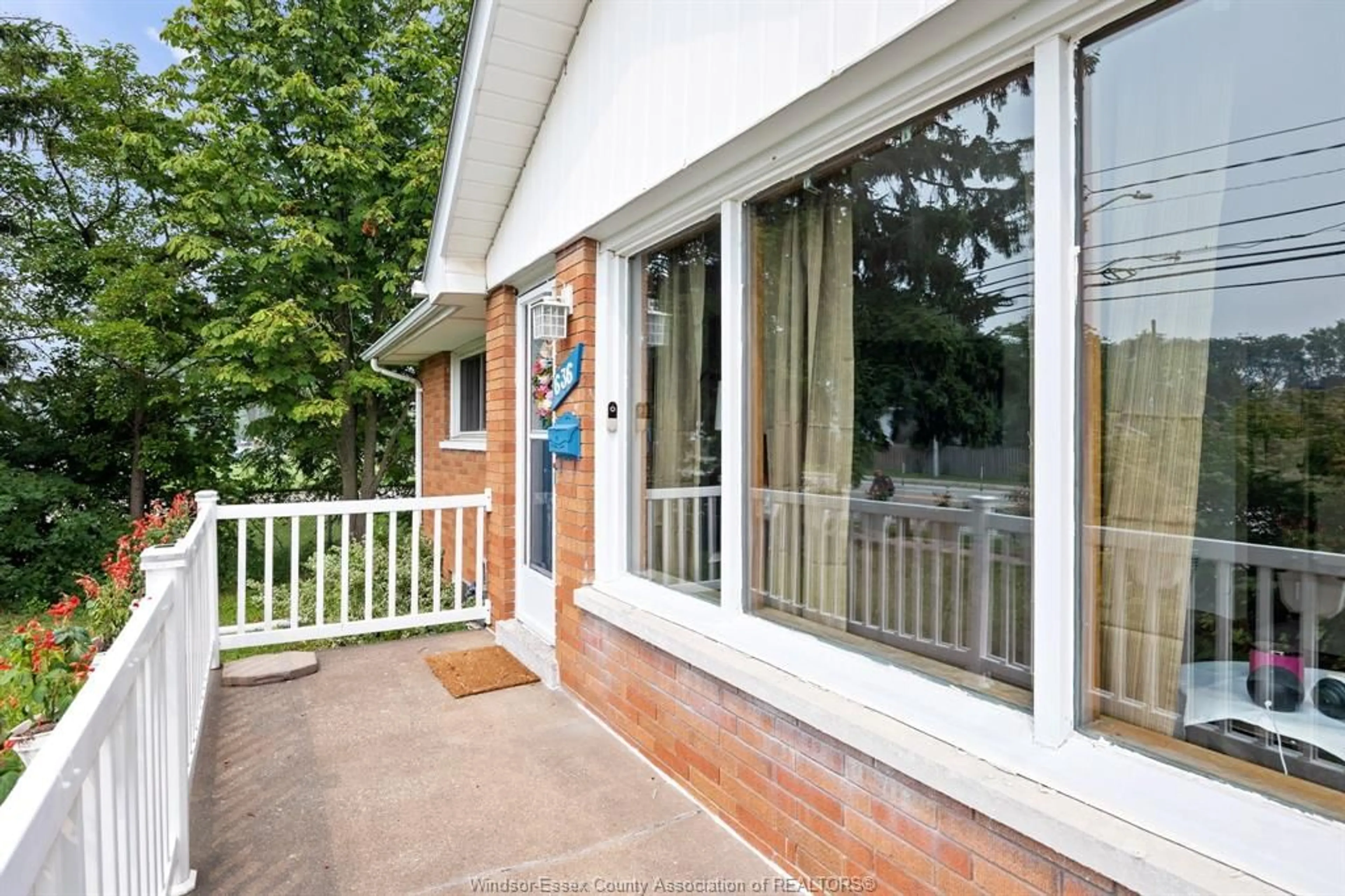 Unknown for 636 CABANA, Windsor Ontario N9G 1A4