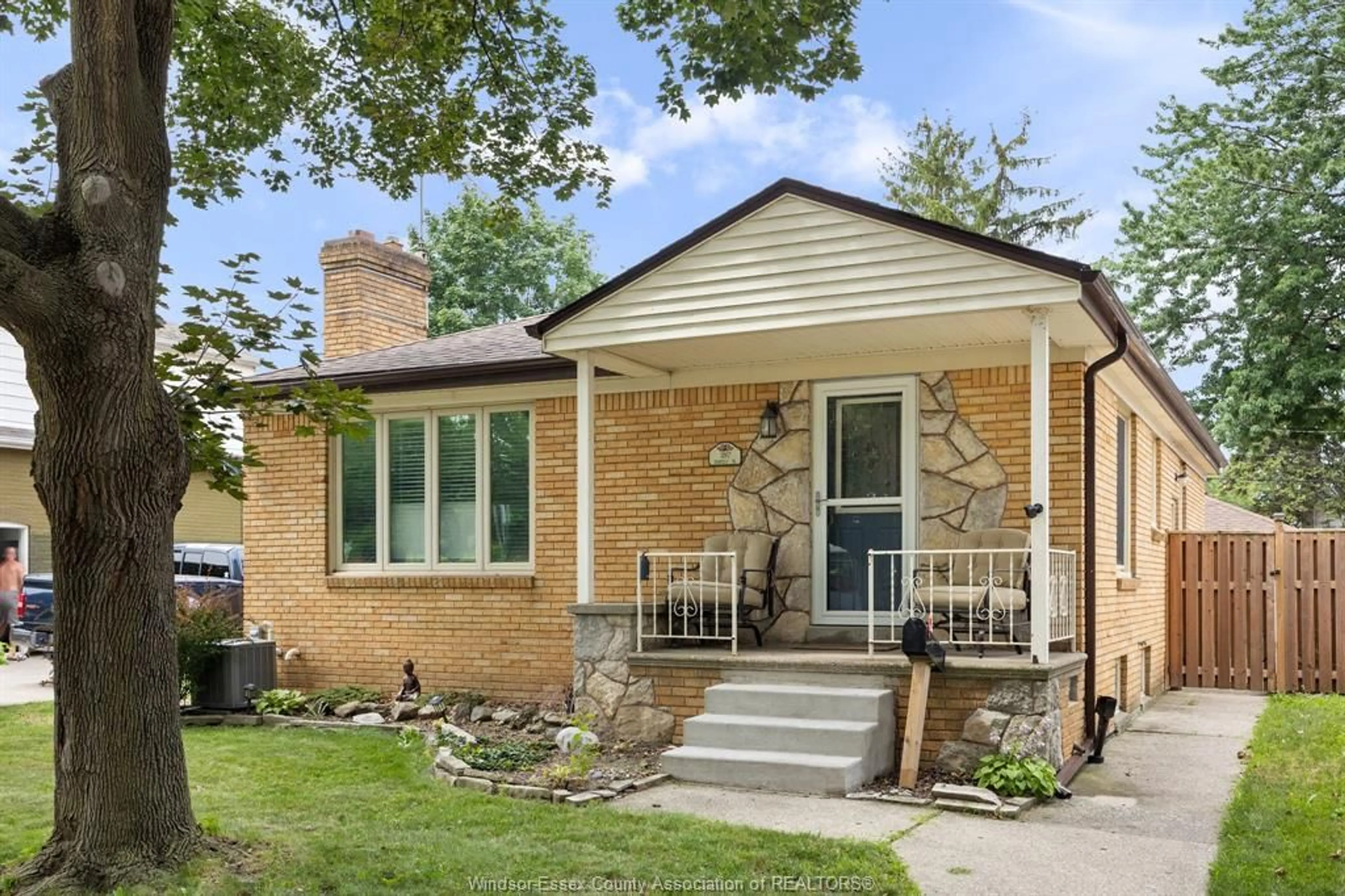 Home with brick exterior material, street for 287 ISABELLE Pl, Windsor Ontario N8S 3A7