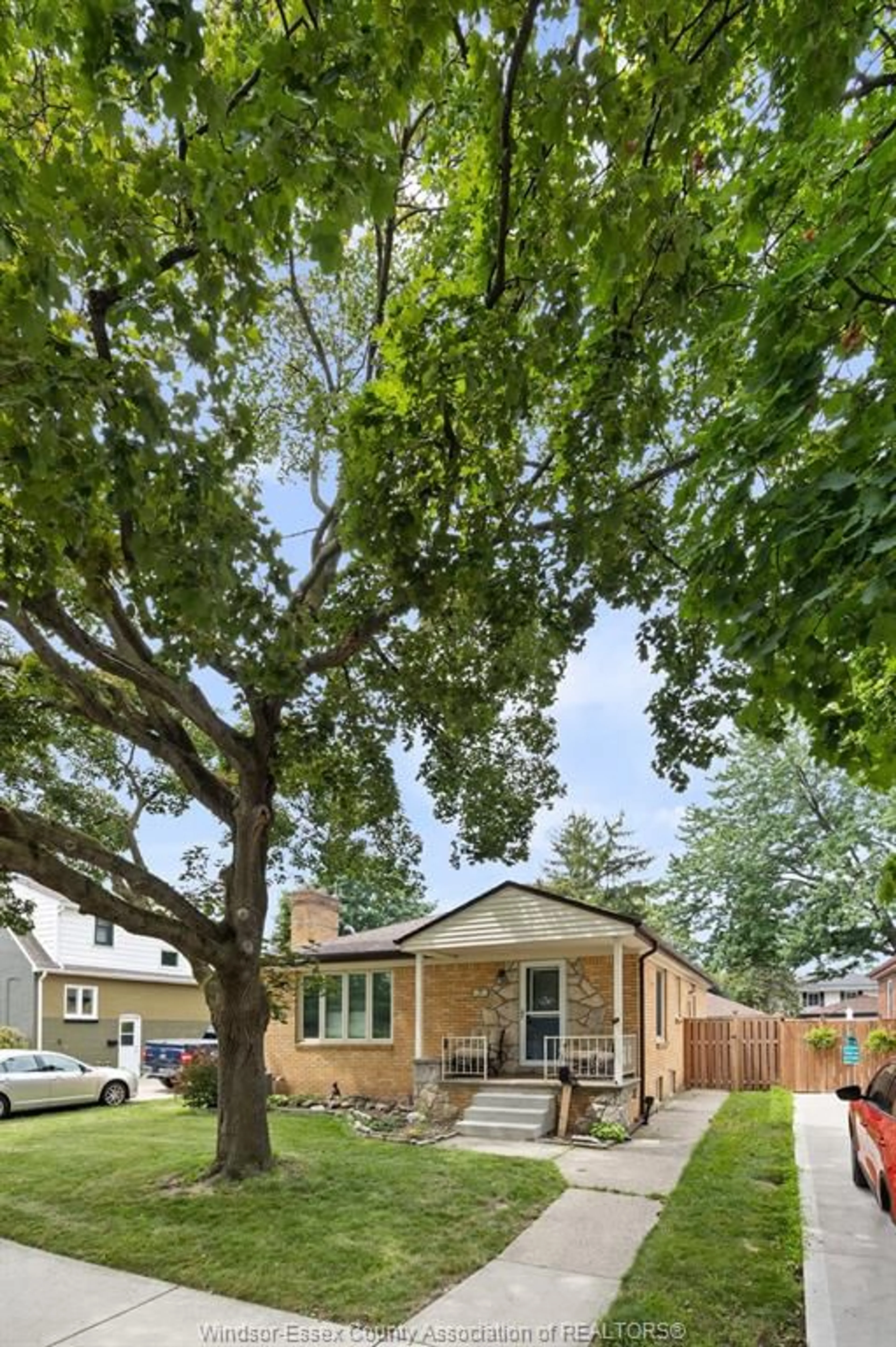 Home with vinyl exterior material, street for 287 ISABELLE Pl, Windsor Ontario N8S 3A7