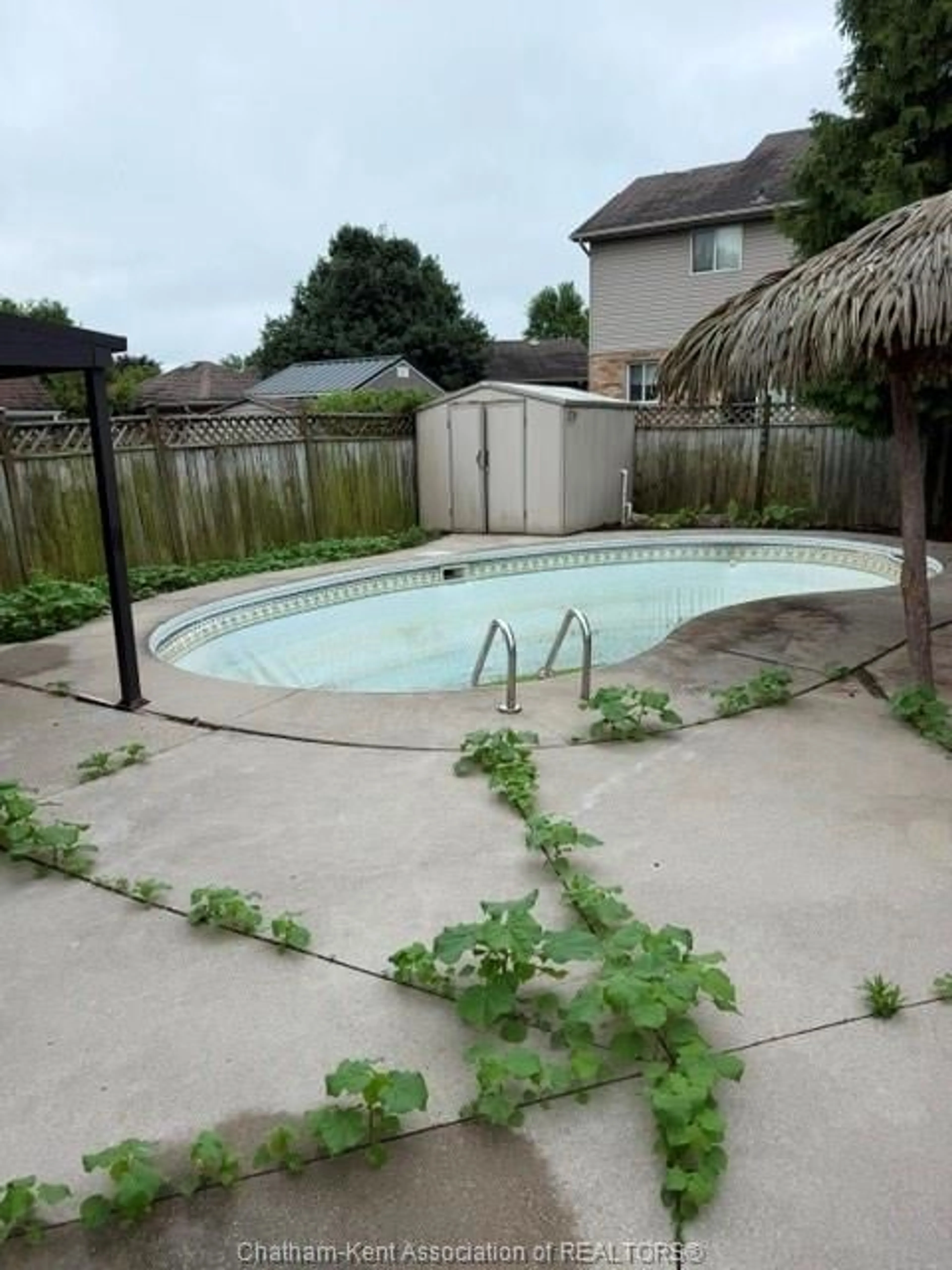 Pool for 30 DONALDA Dr, Chatham Ontario N7L 4J5