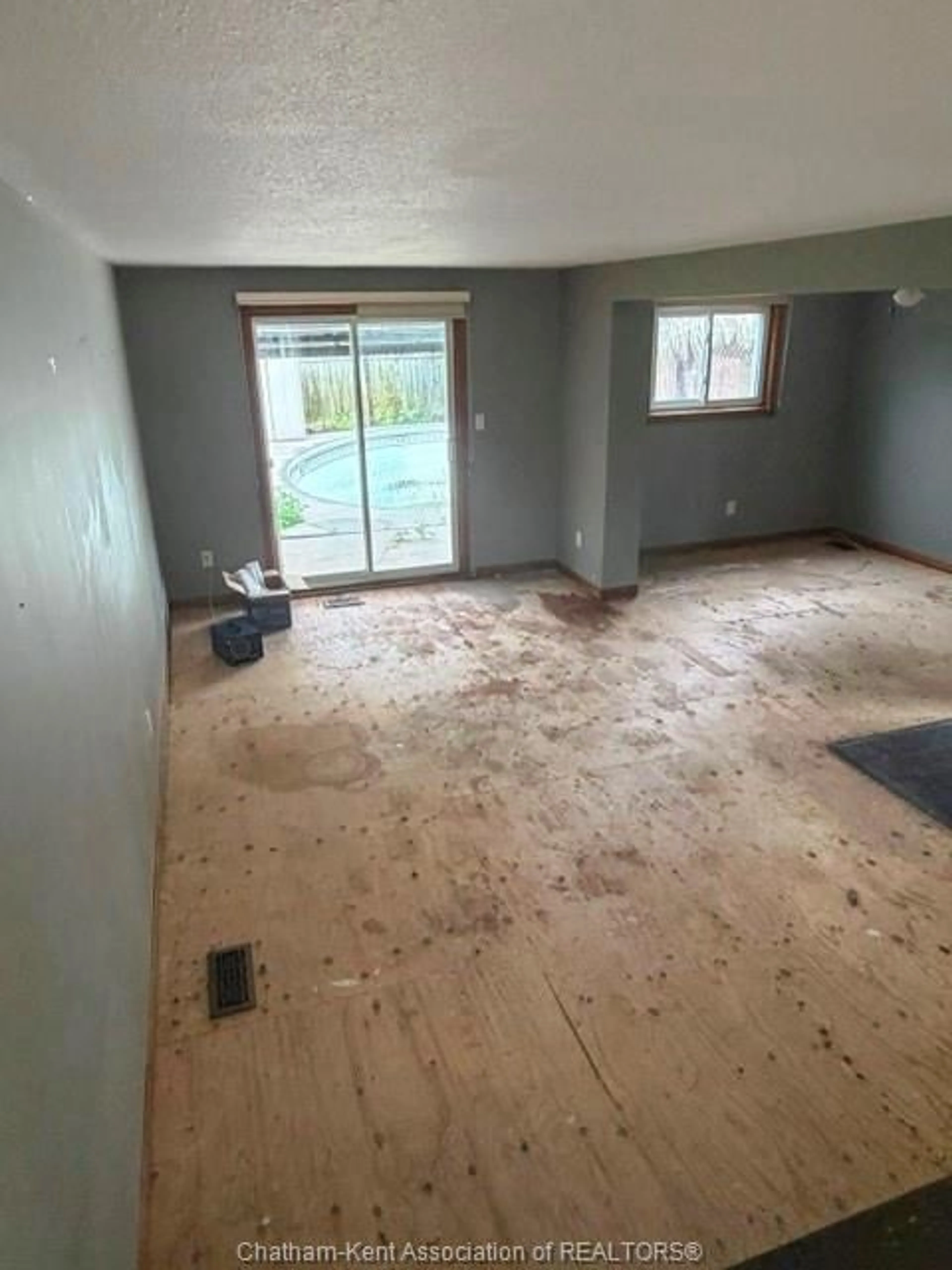 A pic of a room for 30 DONALDA Dr, Chatham Ontario N7L 4J5