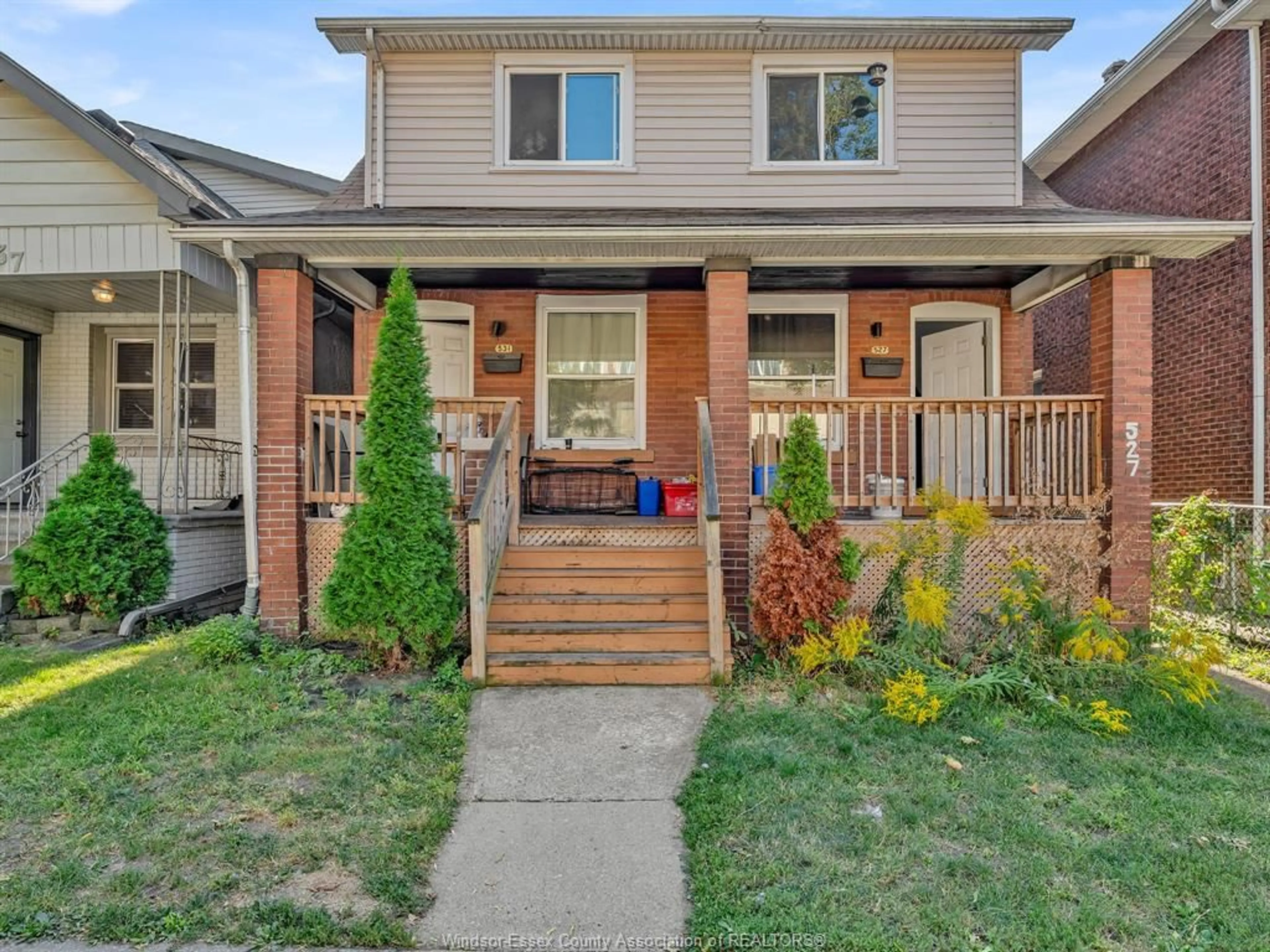 Home with vinyl exterior material, street for 527-531 MCEWAN Ave, Windsor Ontario N9B 2E7