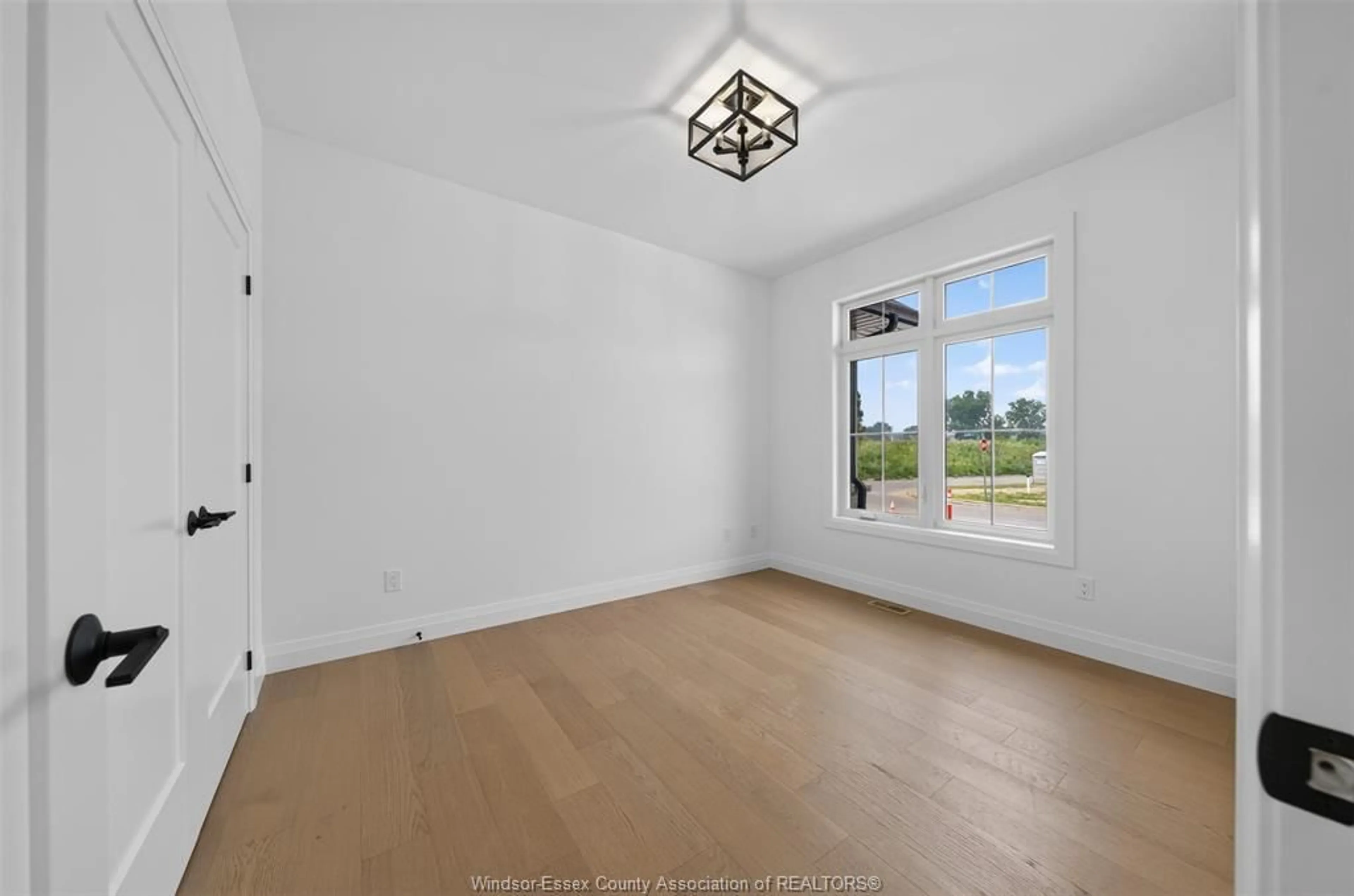 A pic of a room for 2614 BARKLEY Ave, Windsor Ontario N8P 0E9