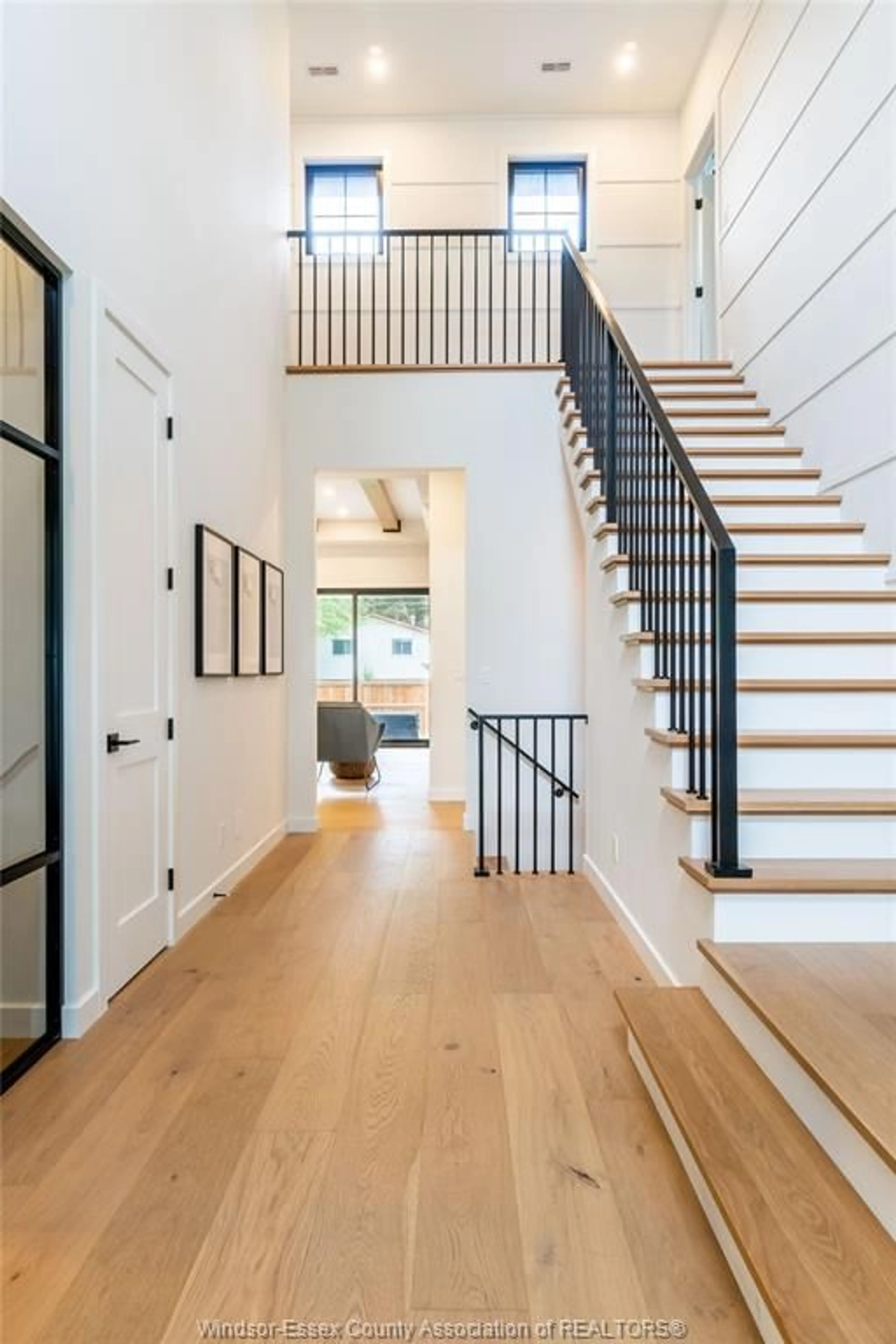 Indoor entryway for 3570 Oke Dr, LaSalle Ontario N9J 0E9