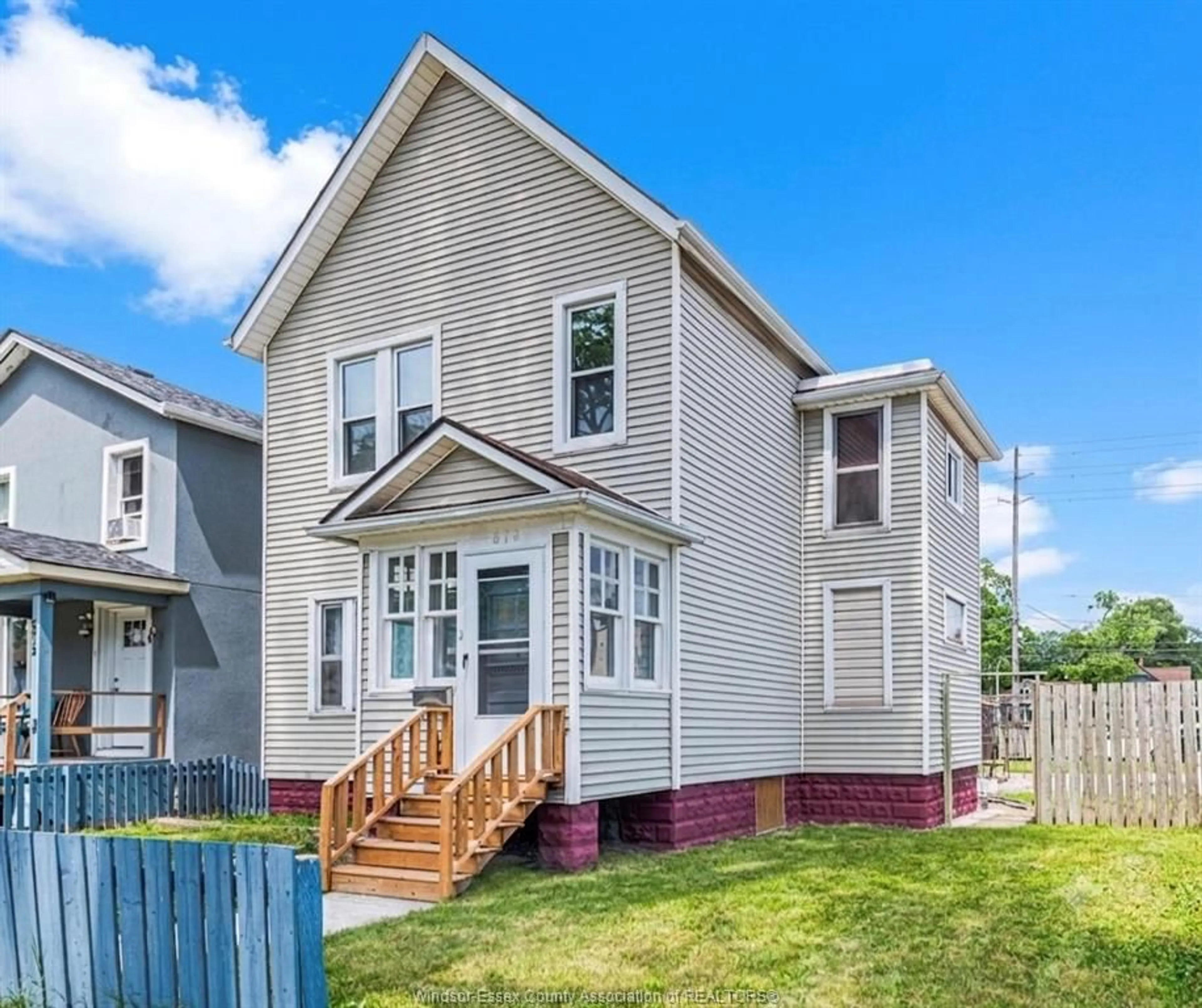 Home with vinyl exterior material, street for 576 JANETTE, Windsor Ontario N9A 4Z5