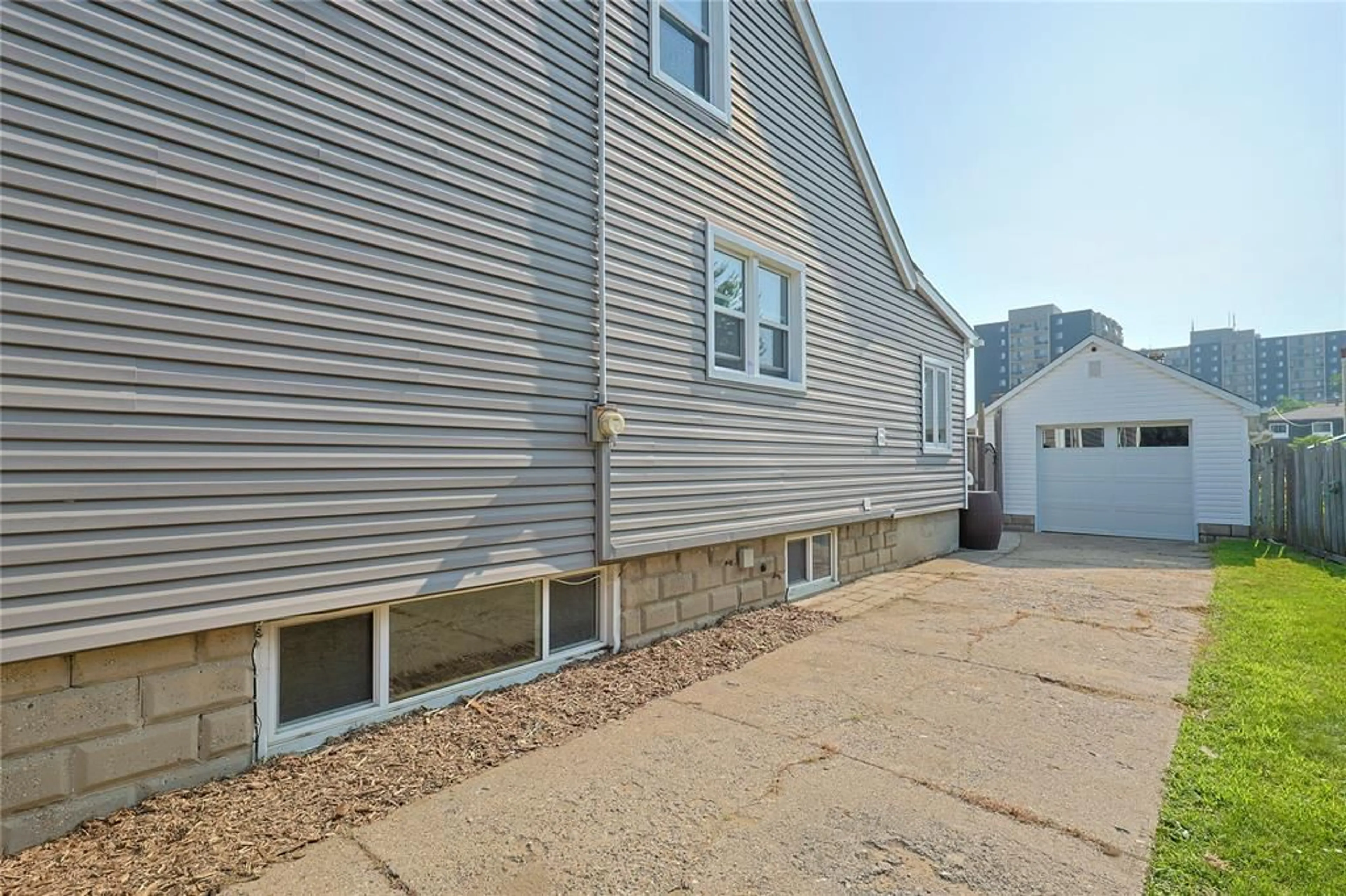 Home with vinyl exterior material, street for 338 Cotterbury St, Sarnia Ontario N7T 6M6