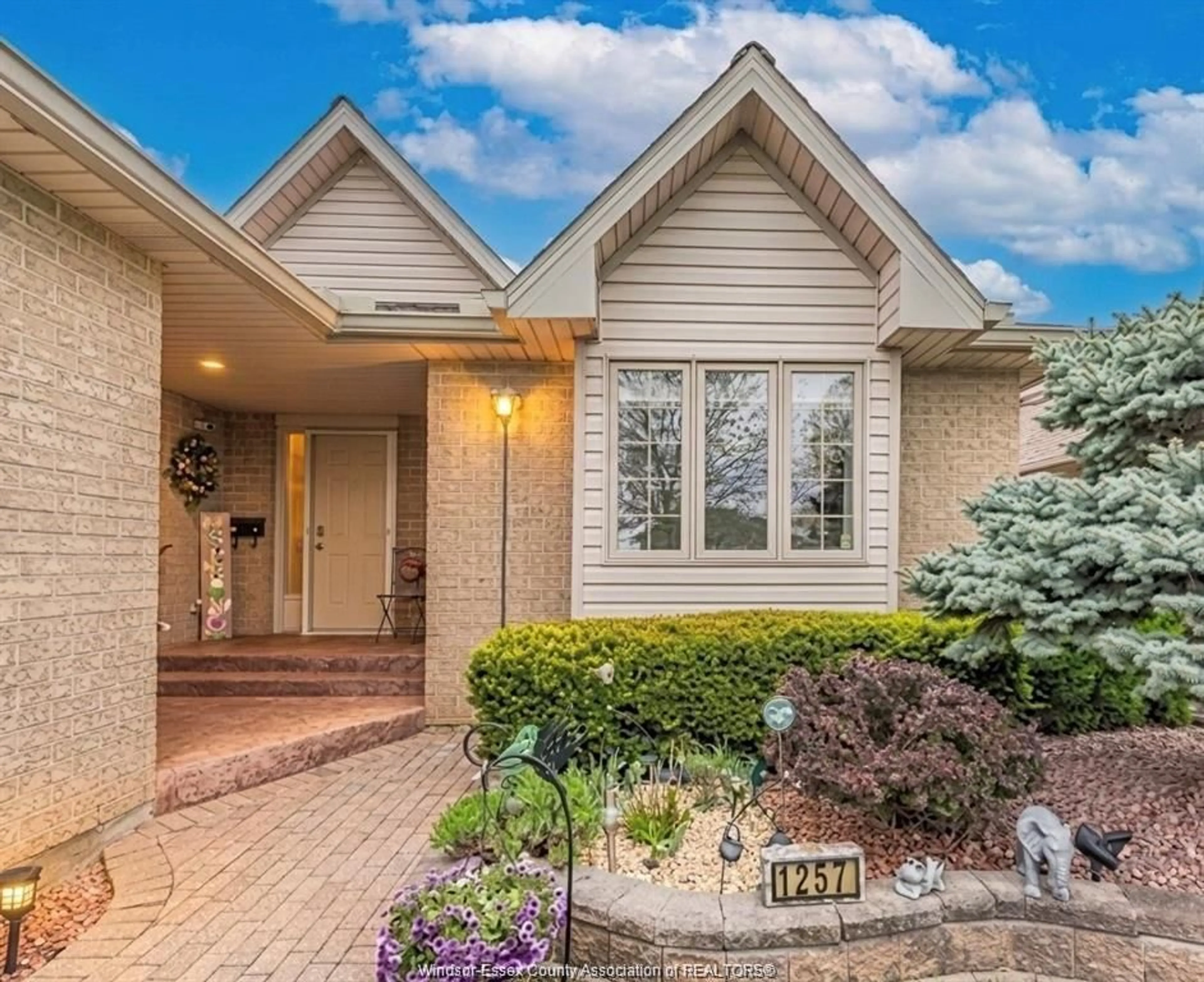 Home with brick exterior material, street for 1257 IMPERIAL, Windsor Ontario N9G 2T5