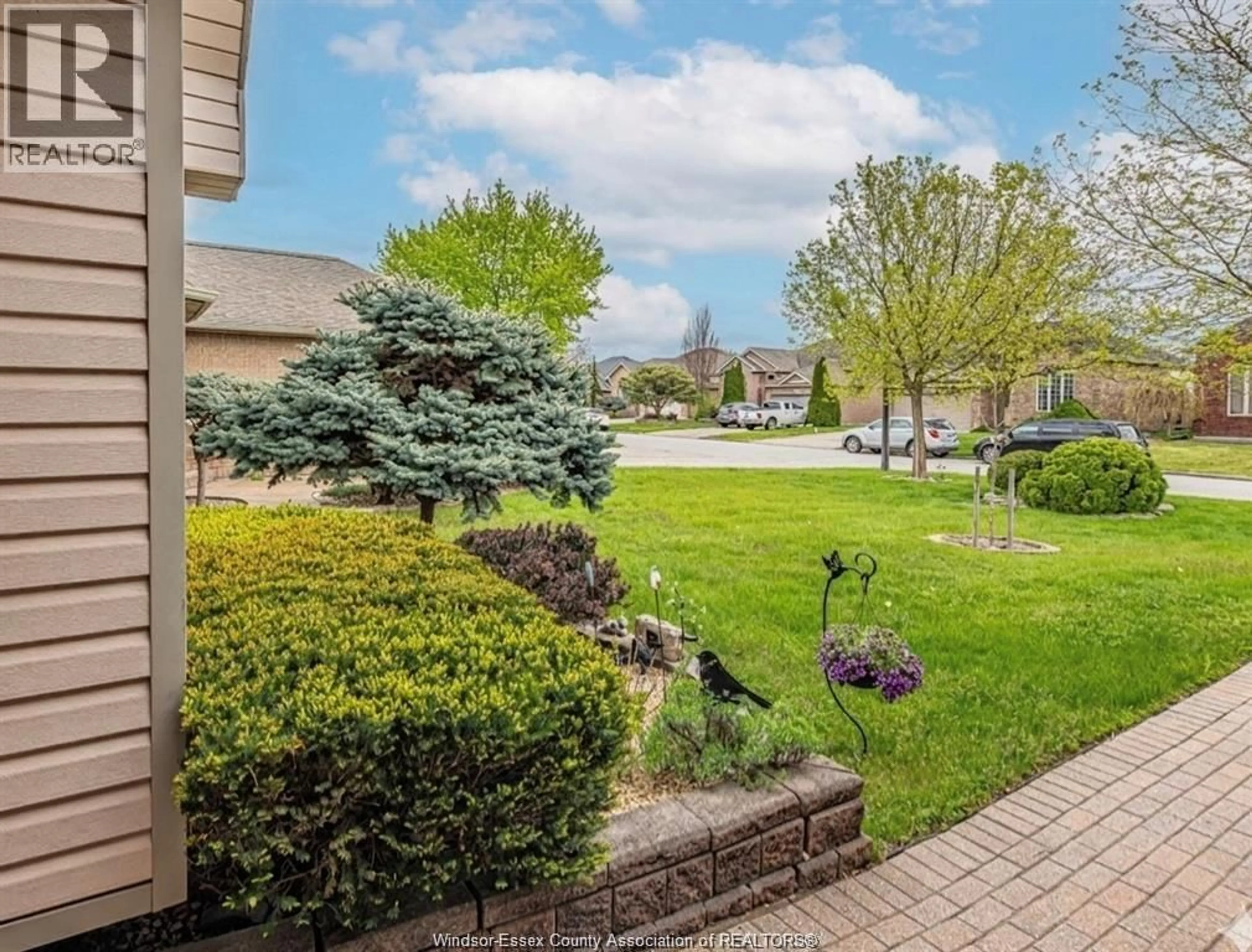 A pic from outside/outdoor area/front of a property/back of a property/a pic from drone, street for 1257 IMPERIAL, Windsor Ontario N9G 2T5