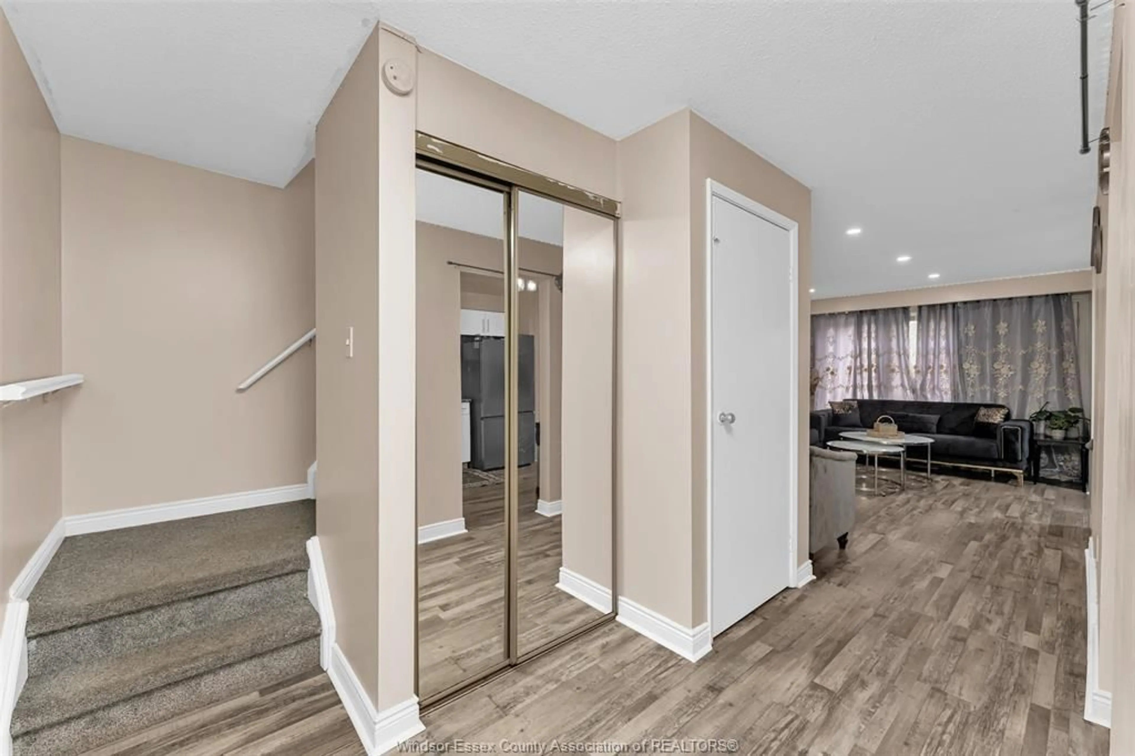 Indoor entryway for 3081 FAIRLANE Cres, Windsor Ontario N8W 4Y5