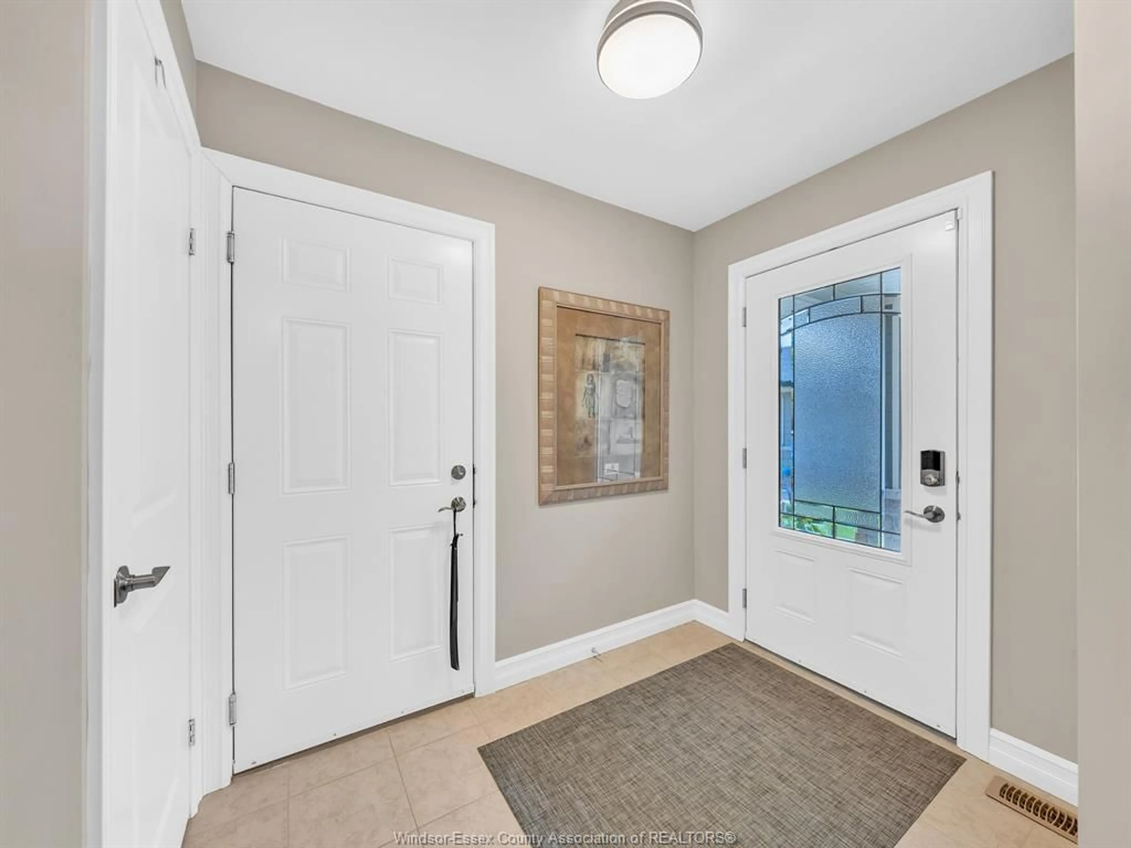 Indoor entryway for 2425 SKINNER, LaSalle Ontario N9H 2R5