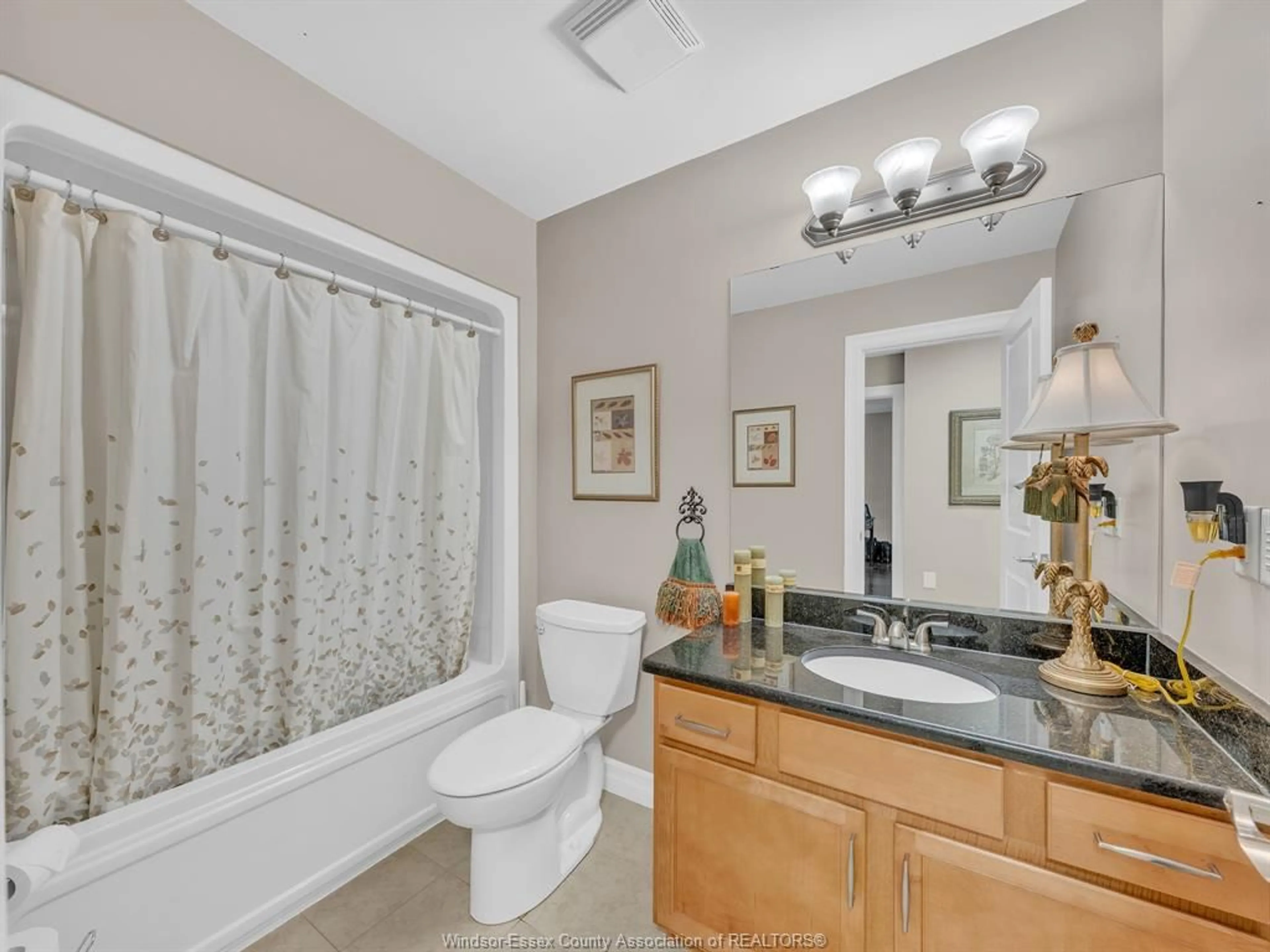 Standard bathroom, ceramic/tile floor for 2425 SKINNER, LaSalle Ontario N9H 2R5